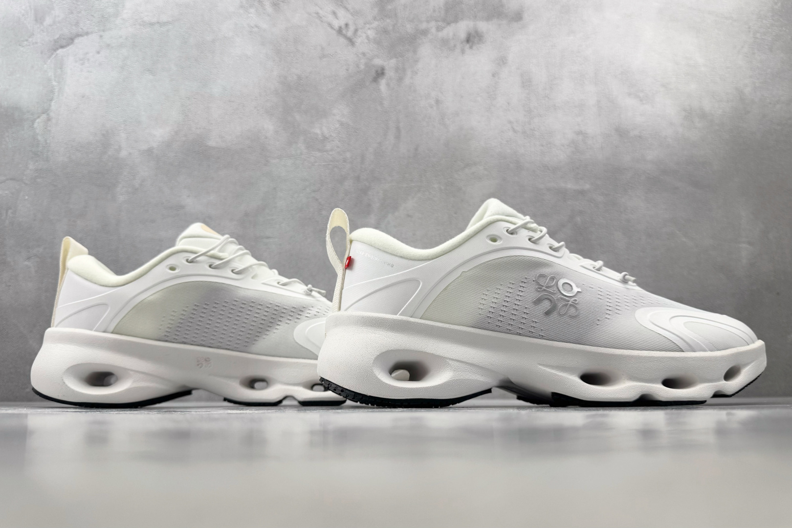 PK 全新工厂开发 LOEWE x On Cloudsolo 白色 货号：3MF 尺码：36 36.5 37.5 38 