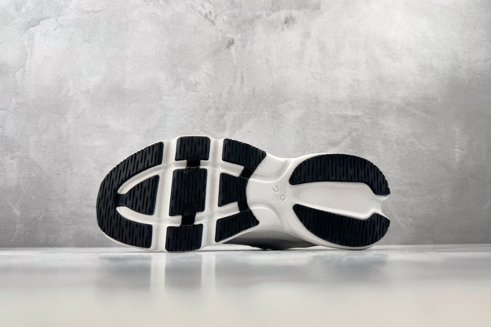 PK 全新工厂开发 LOEWE x On Cloudsolo 白色 货号：3MF 尺码：36 36.5 37.5 38 