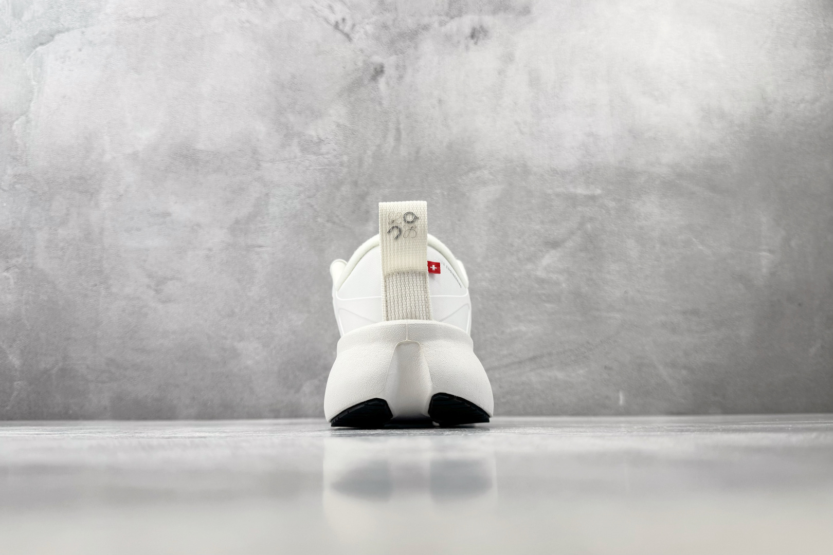 PK 全新工厂开发 LOEWE x On Cloudsolo 白色 货号：3MF 尺码：36 36.5 37.5 38 