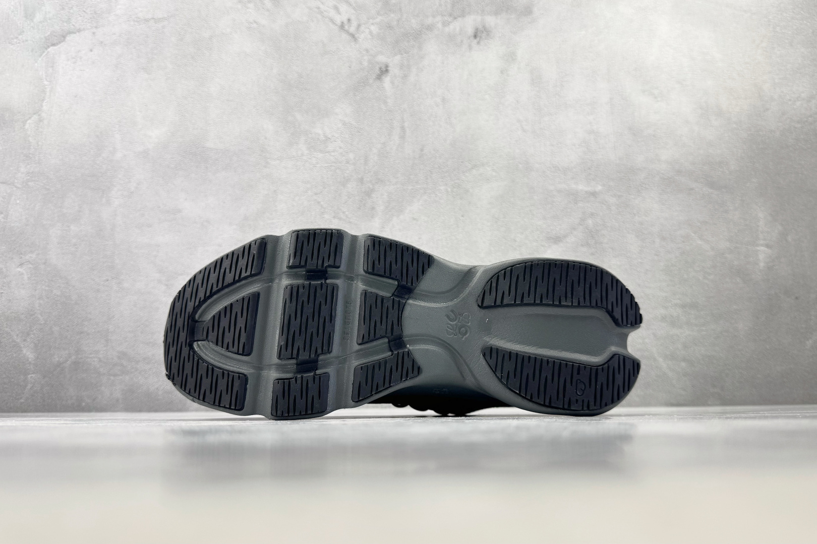PK 全新工厂开发 On × LOEWE Cloudsolo 黑色 货号：3MF 尺码：36 36.5 37.5 38 