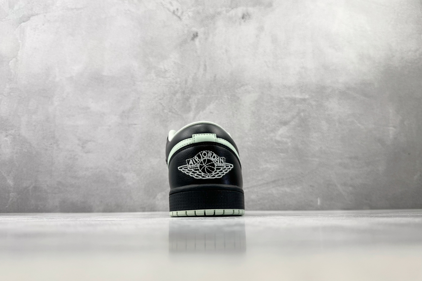 K版 综合版 Jordan Air Jordan 1 黑色 货号：DC0774-008 尺码：36 36.5 37.5 