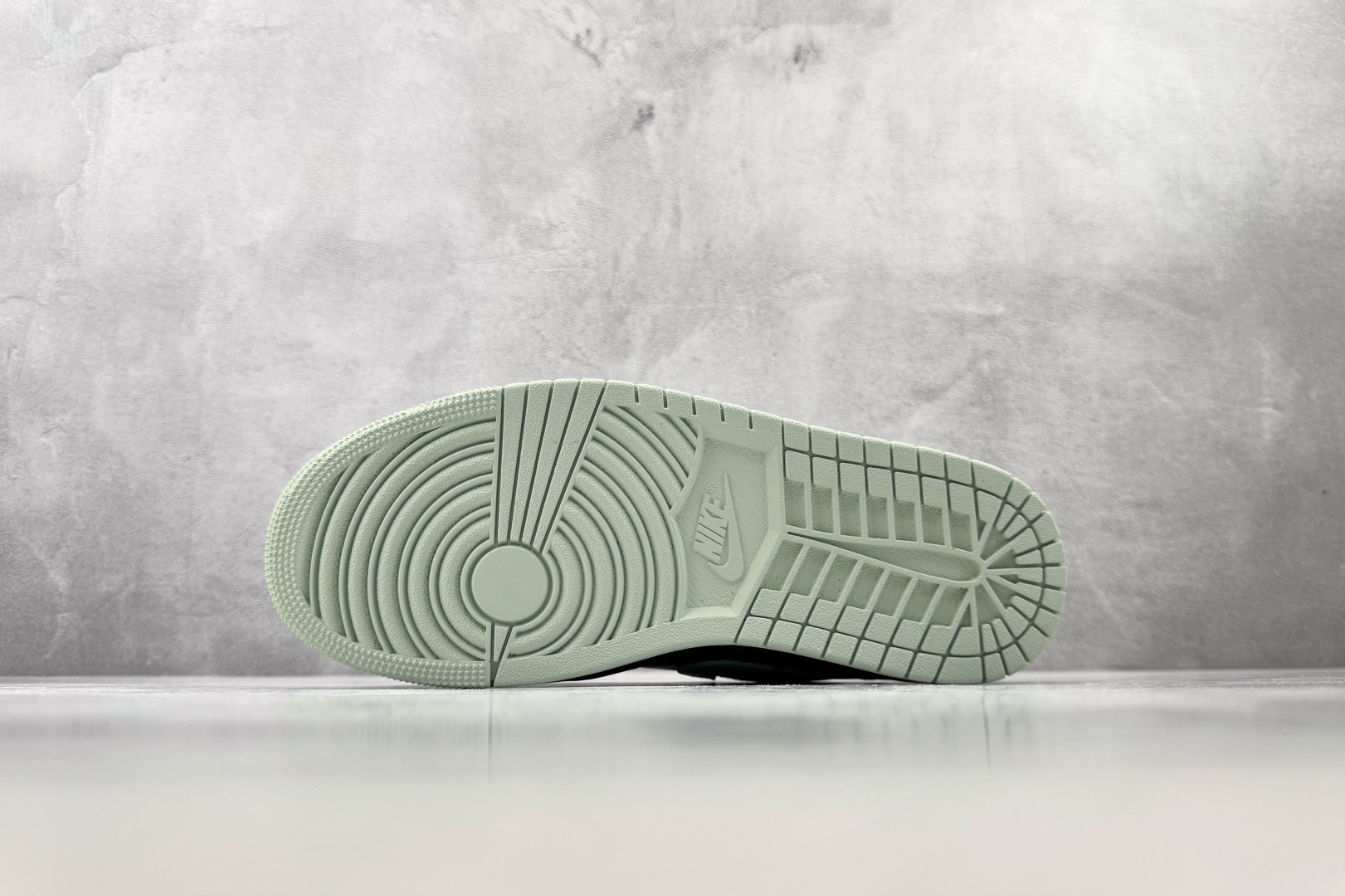 K版 综合版 Jordan Air Jordan 1 黑色 货号：DC0774-008 尺码：36 36.5 37.5 