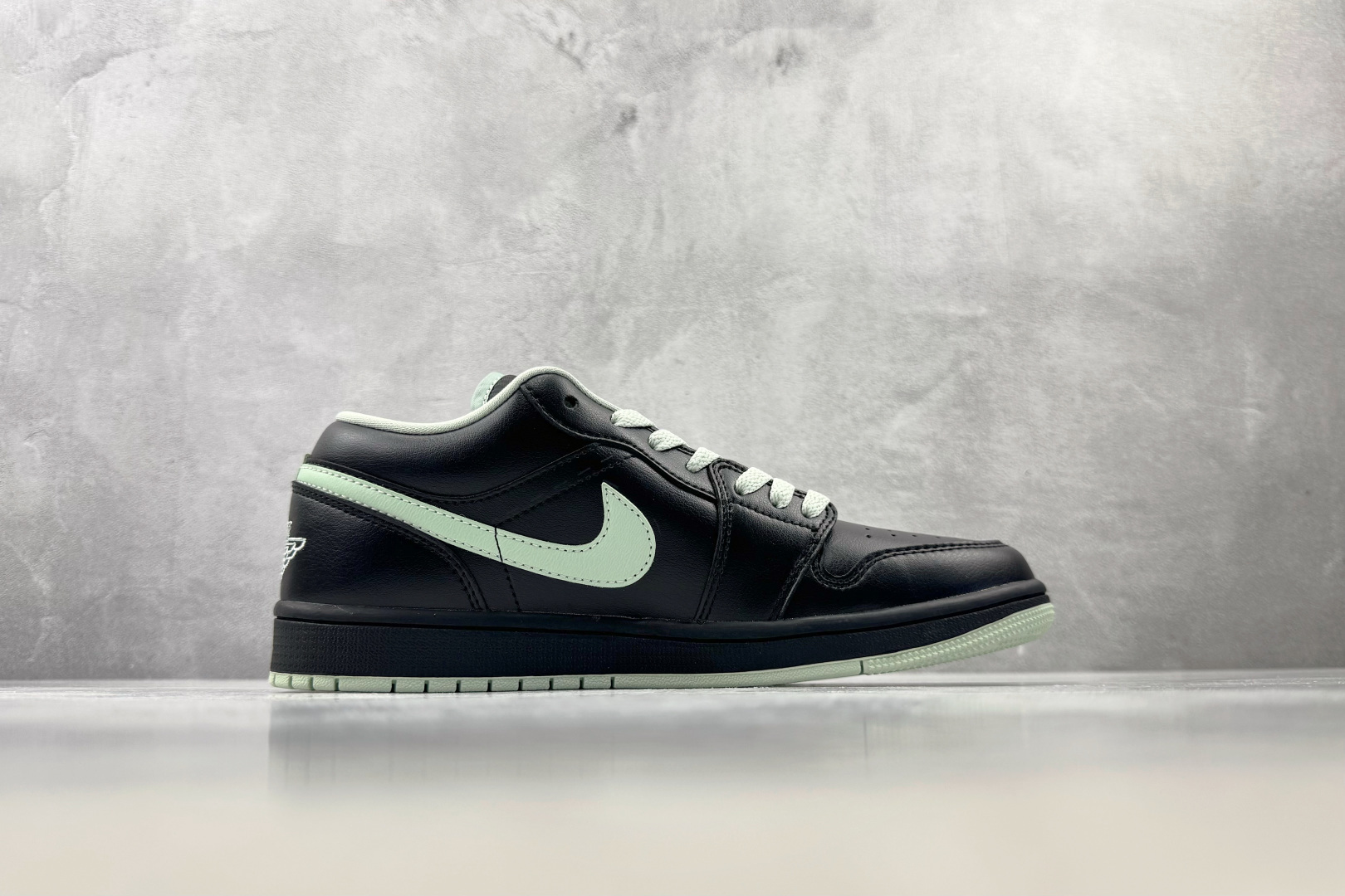 K版 综合版 Jordan Air Jordan 1 黑色 货号：DC0774-008 尺码：36 36.5 37.5 