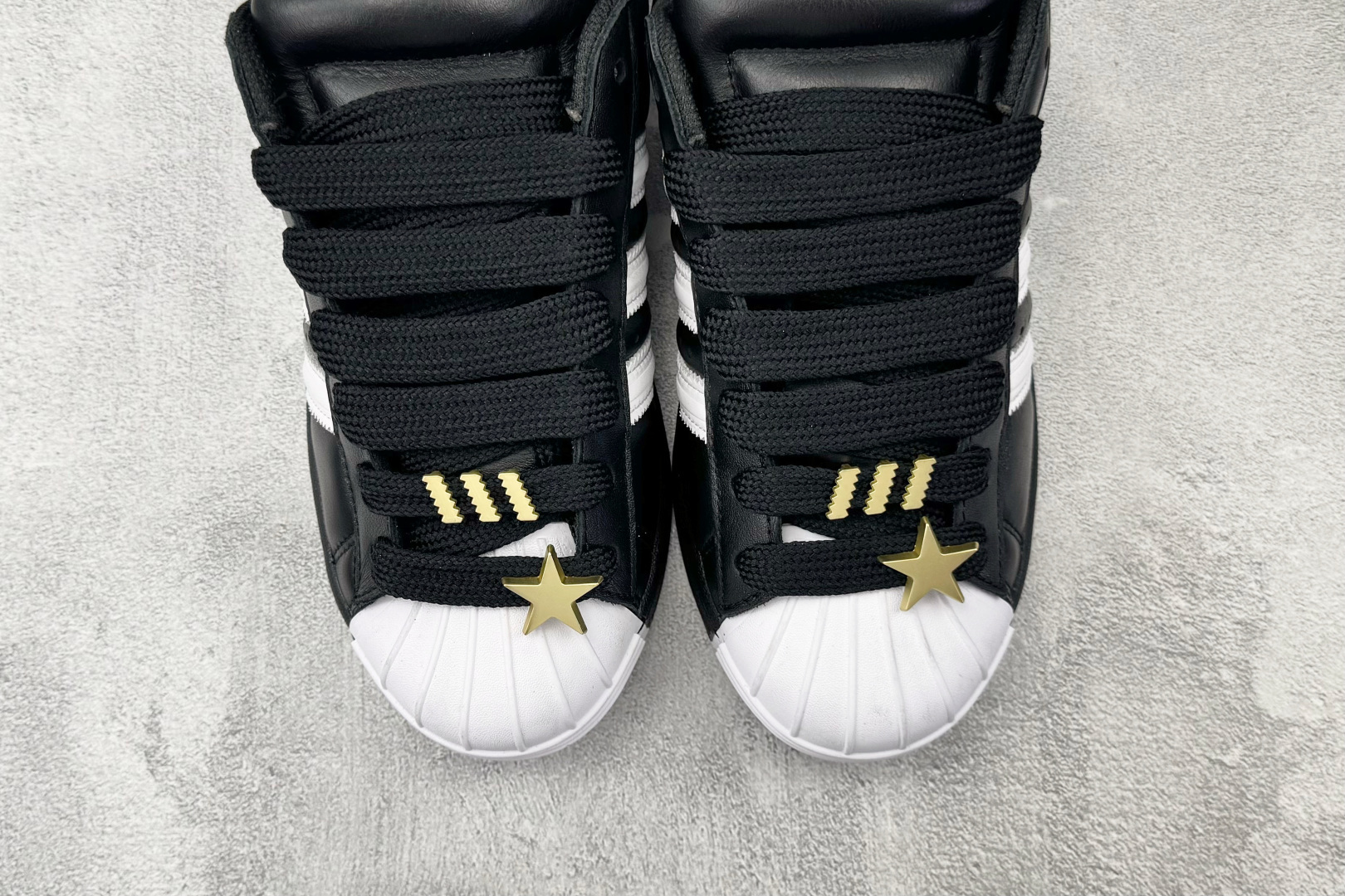 XC2.0 adidas originals Superstar 2 黑色 货号：JR7444 尺码：36 36.5 3
