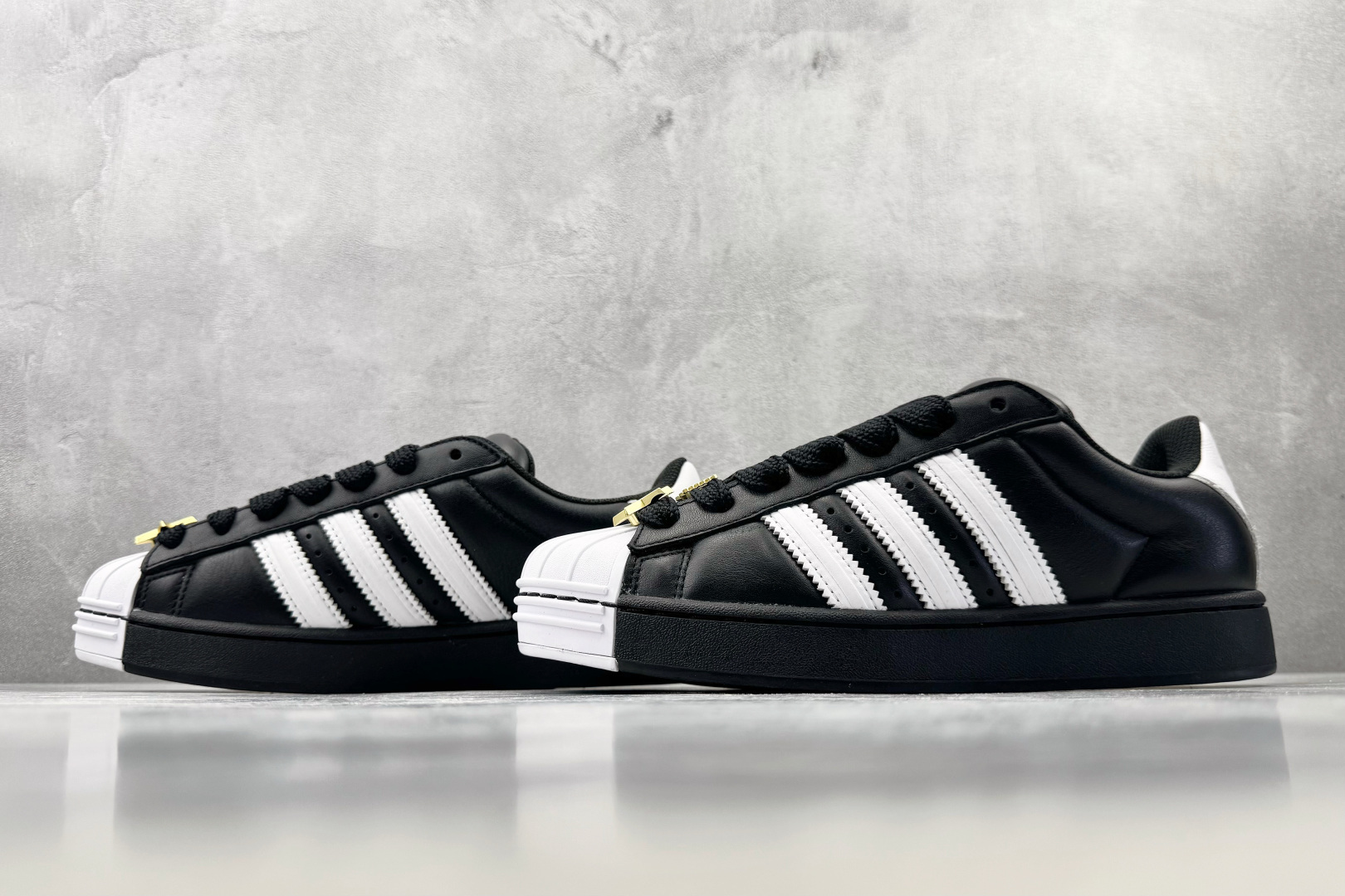 XC2.0 adidas originals Superstar 2 黑色 货号：JR7444 尺码：36 36.5 3