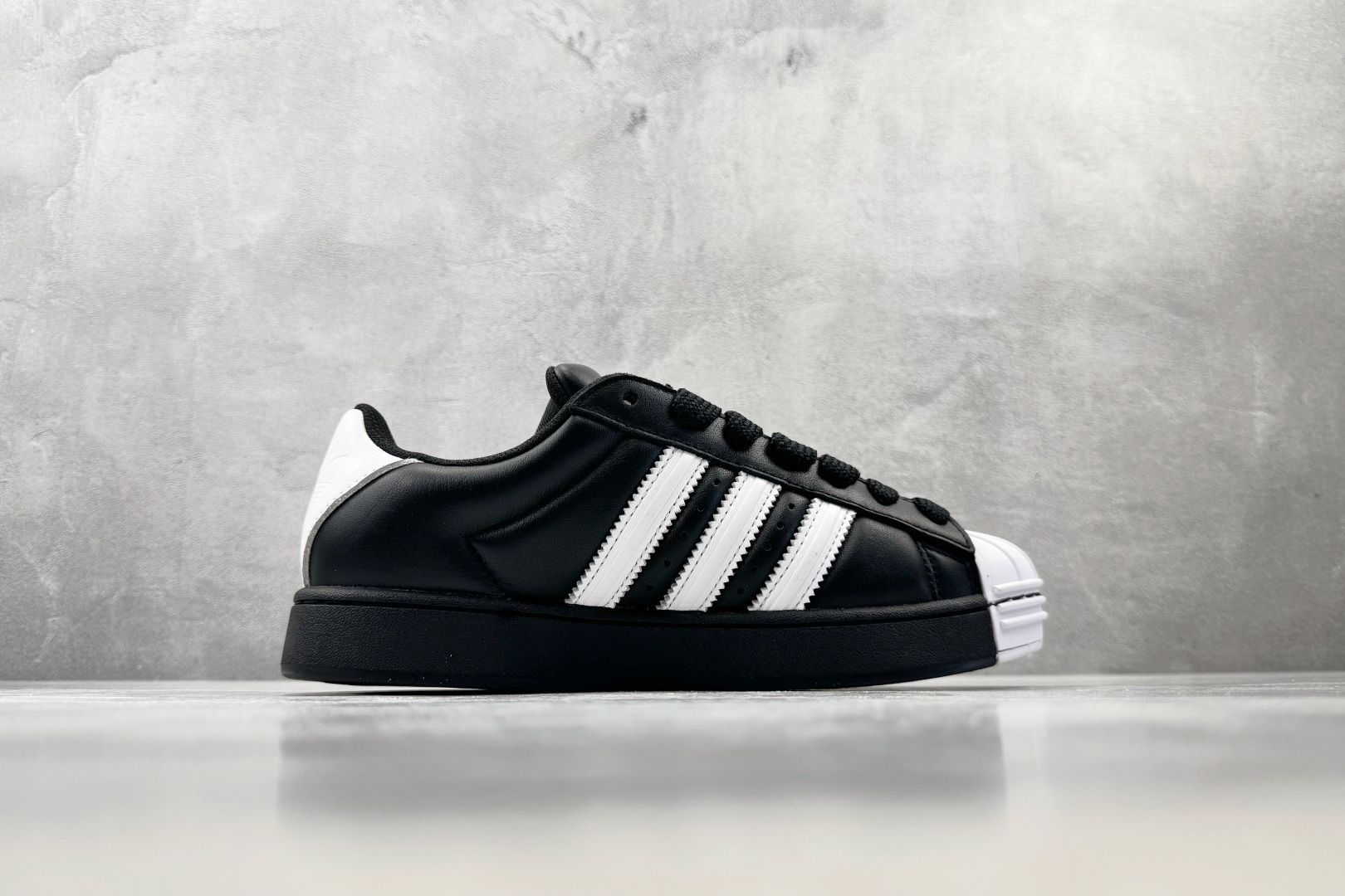 XC2.0 adidas originals Superstar 2 黑色 货号：JR7444 尺码：36 36.5 3