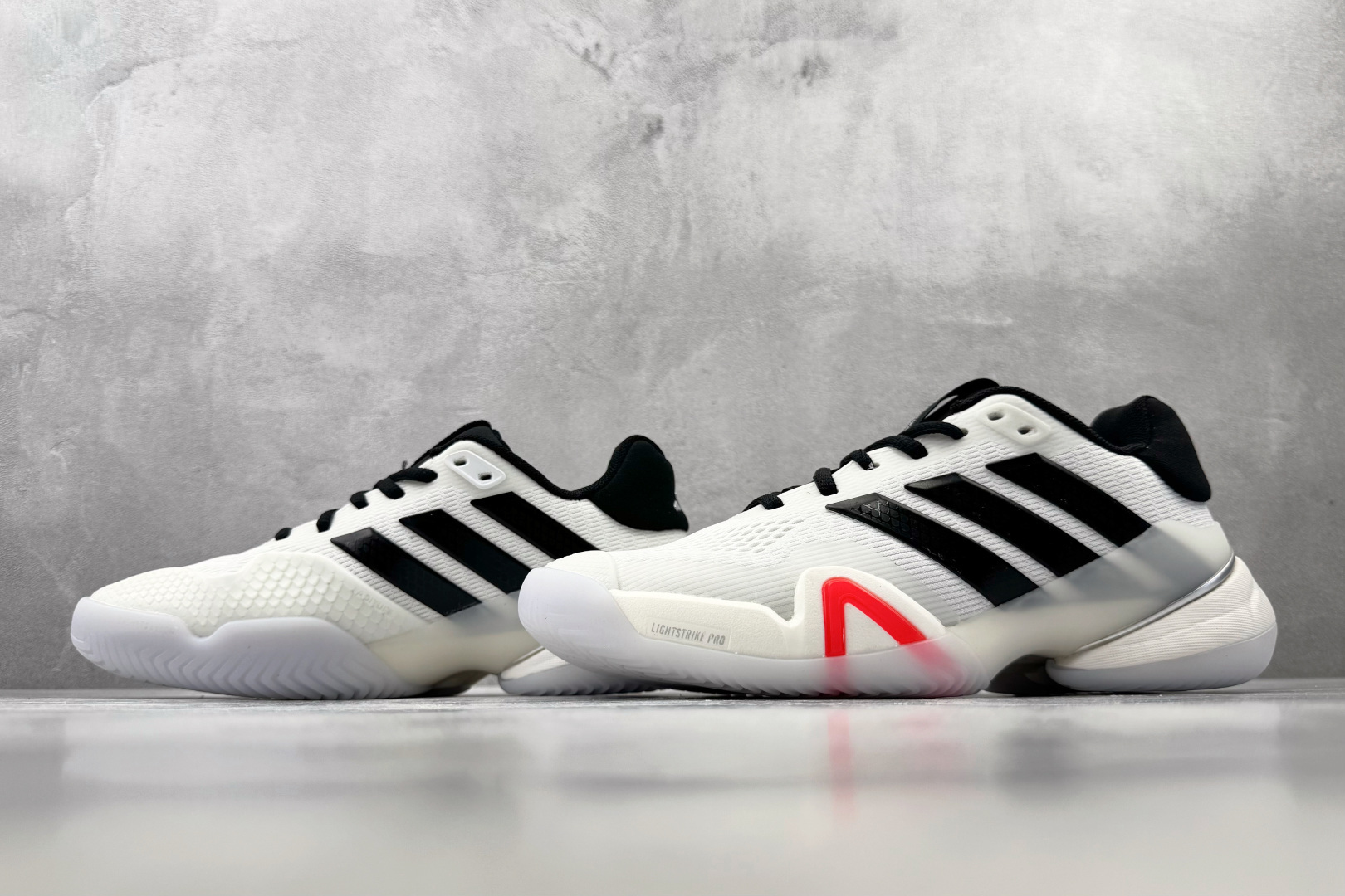 3A adidas BARRICADE 14 白黑 货号：JQ7107 尺码：36 36.5 37 38.5 39 40