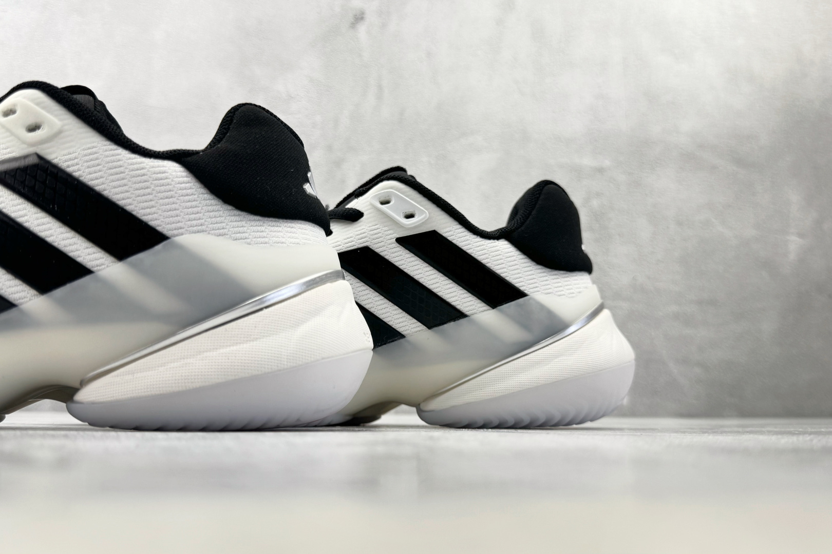 3A adidas BARRICADE 14 白黑 货号：JQ7107 尺码：36 36.5 37 38.5 39 40