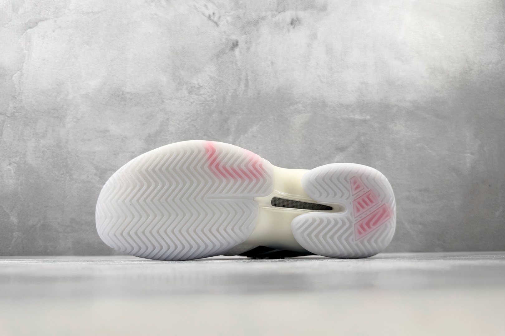 3A adidas BARRICADE 14 白黑 货号：JQ7107 尺码：36 36.5 37 38.5 39 40