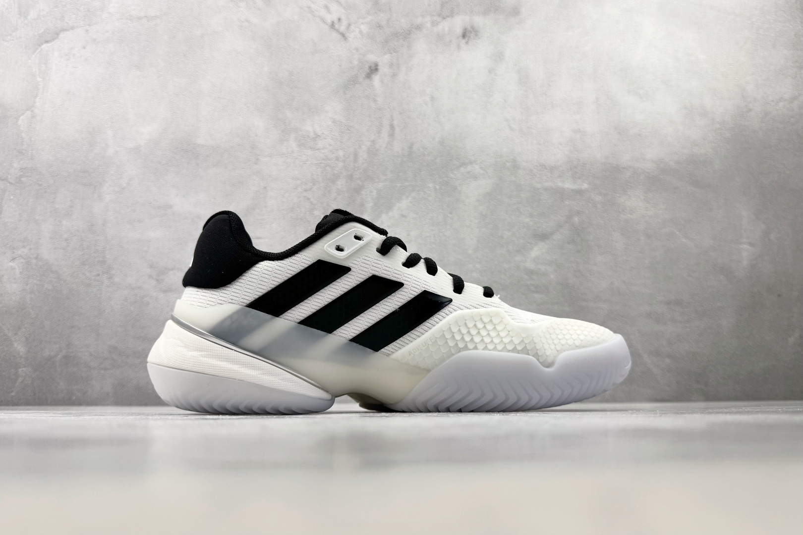 3A adidas BARRICADE 14 白黑 货号：JQ7107 尺码：36 36.5 37 38.5 39 40
