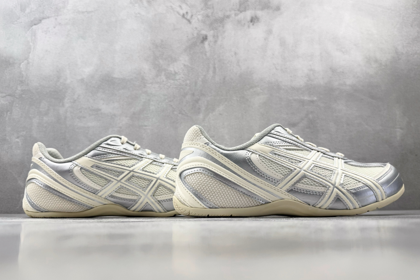 XC2.0 ASICS GEL-PHAI Z 银白 货号：1203B126-100 尺码：36 36.5 37.5 38
