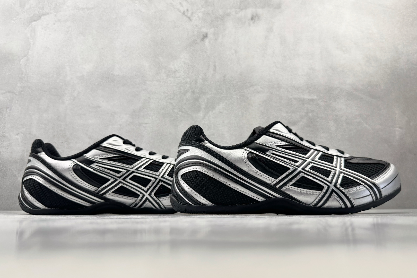 XC2.0 ASICS GEL-PHAI Z 黑银 货号：1203B126-001 尺码：36 36.5 37.5 38