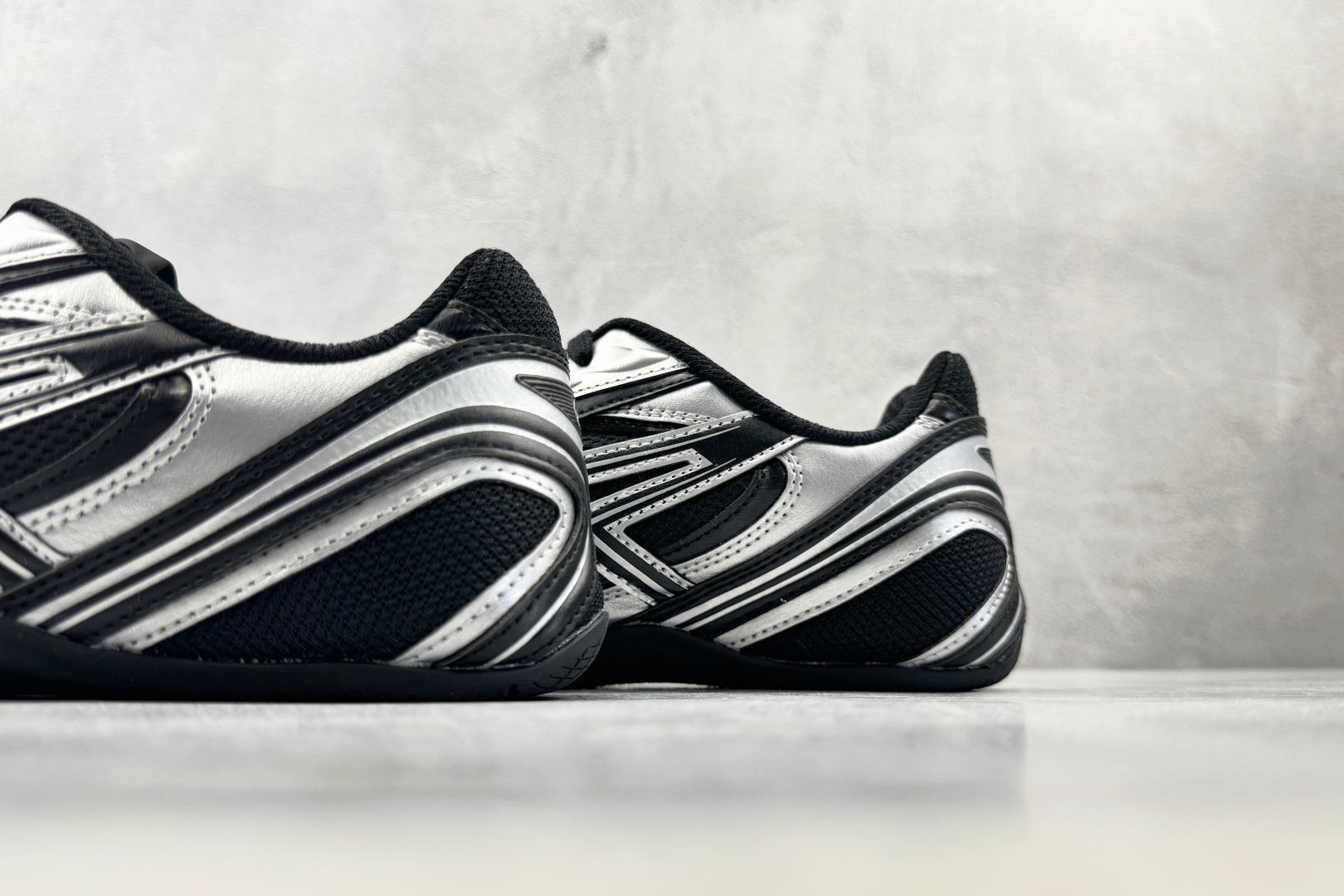 XC2.0 ASICS GEL-PHAI Z 黑银 货号：1203B126-001 尺码：36 36.5 37.5 38