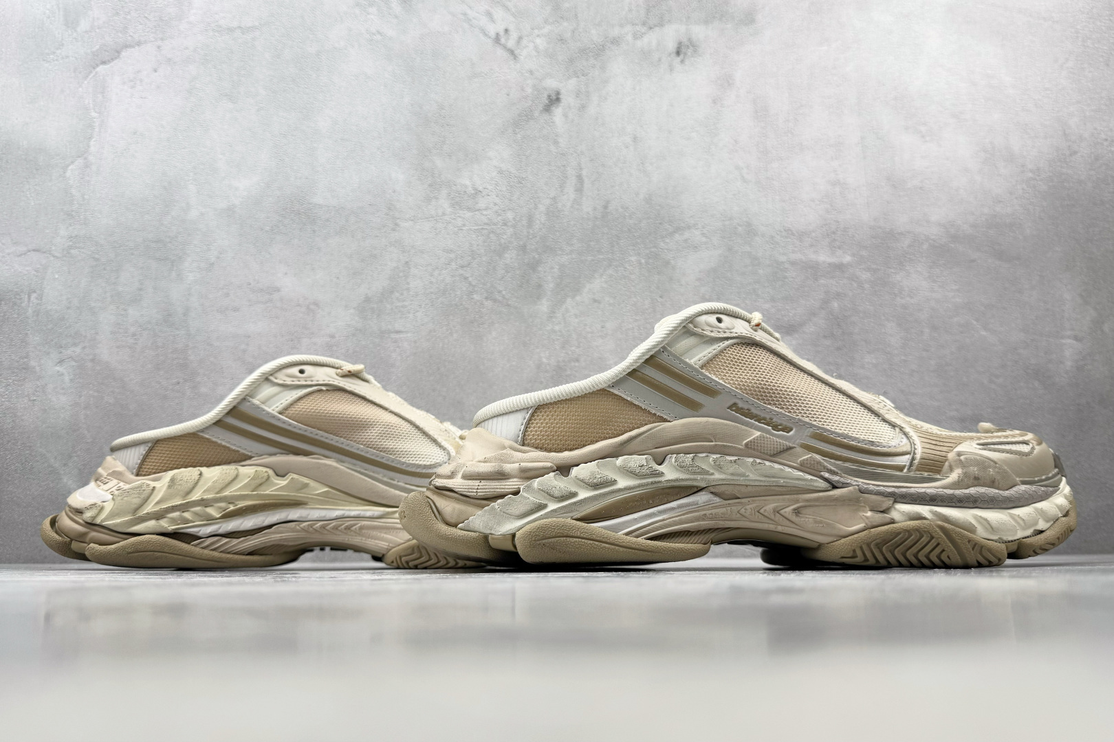 XA 最新外贸批次 Balenciaga巴黎世家 Triple S .2 米色 货号：WTSM09900 尺码：35 3