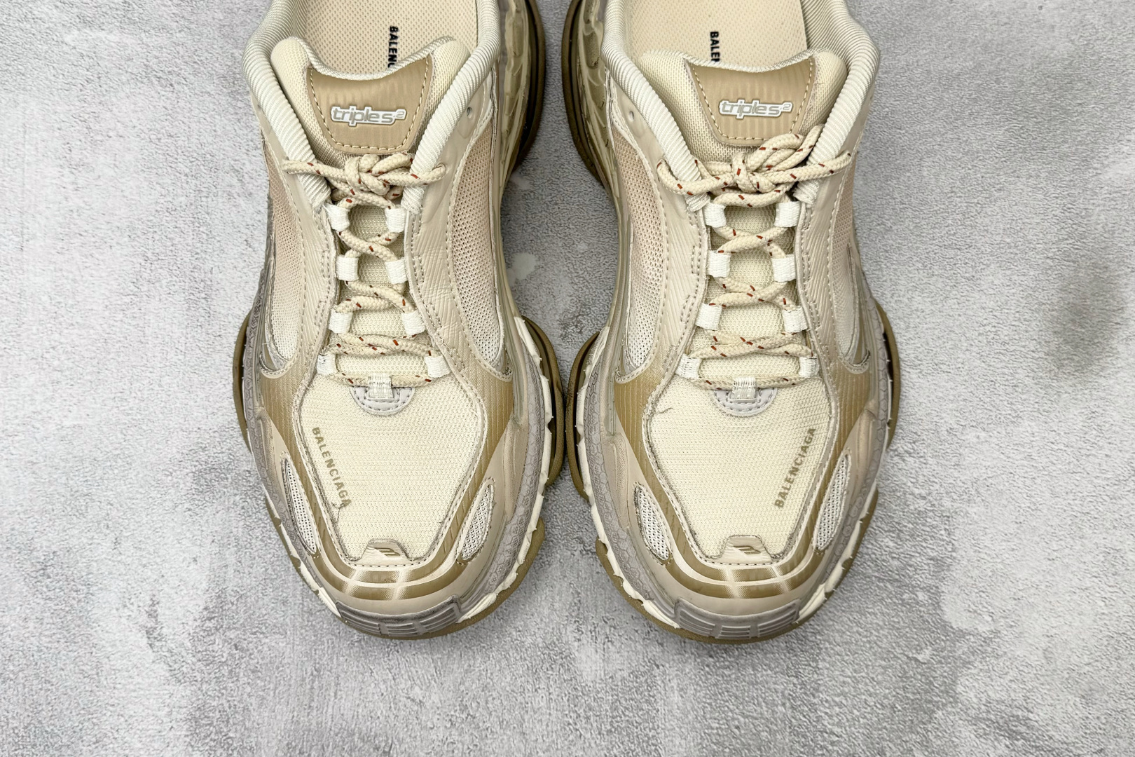 XA 最新外贸批次 Balenciaga巴黎世家 Triple S .2 米色 货号：WTSM09900 尺码：35 3