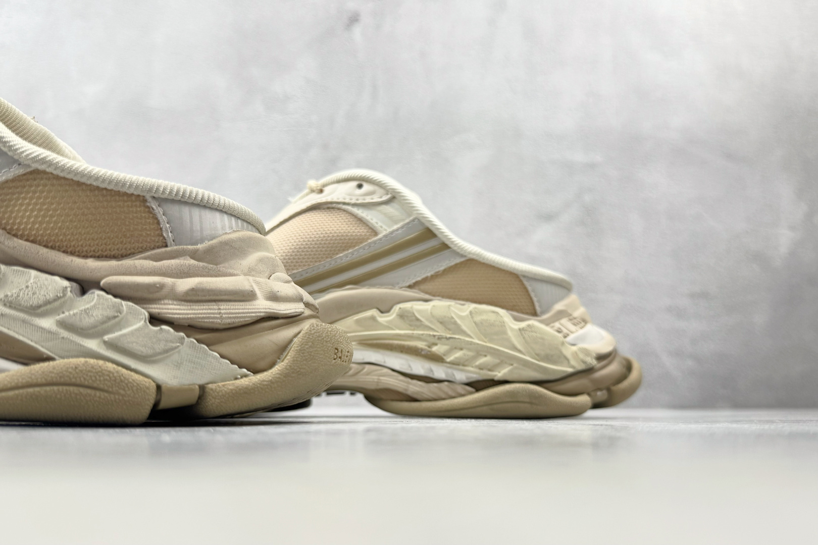 XA 最新外贸批次 Balenciaga巴黎世家 Triple S .2 米色 货号：WTSM09900 尺码：35 3