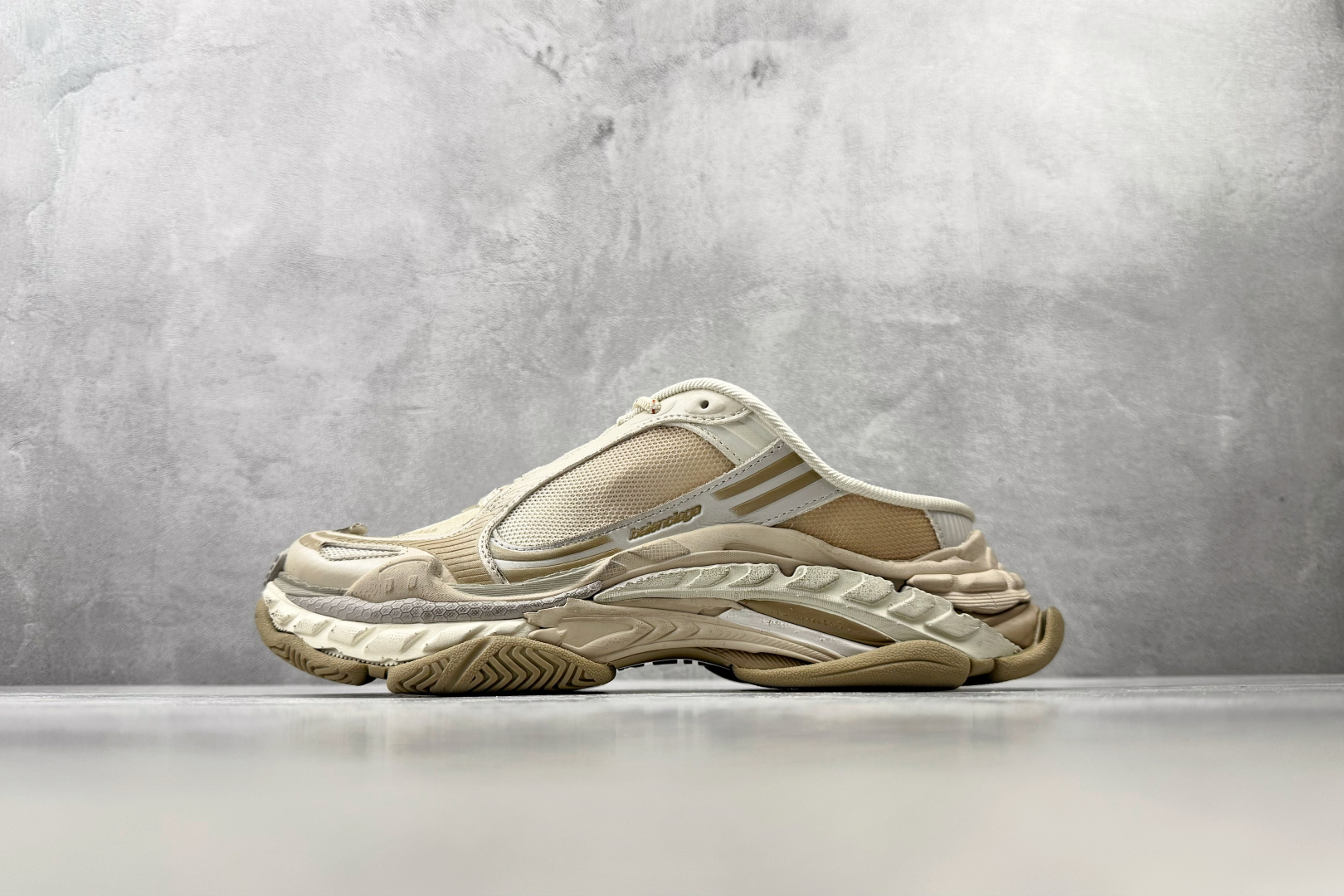XA 最新外贸批次 Balenciaga巴黎世家 Triple S .2 米色 货号:WTSM09900 尺码:35 3 XA 最新外贸批次 Balenciaga巴黎世家 Triple S .2 米色 货号:WTSM09900 尺码:35 3