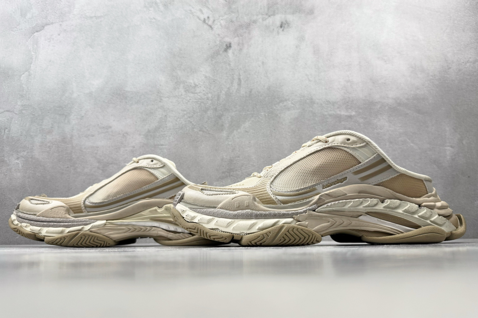 XA 最新外贸批次 Balenciaga巴黎世家 Triple S .2 米色 货号：WTSM09900 尺码：35 3