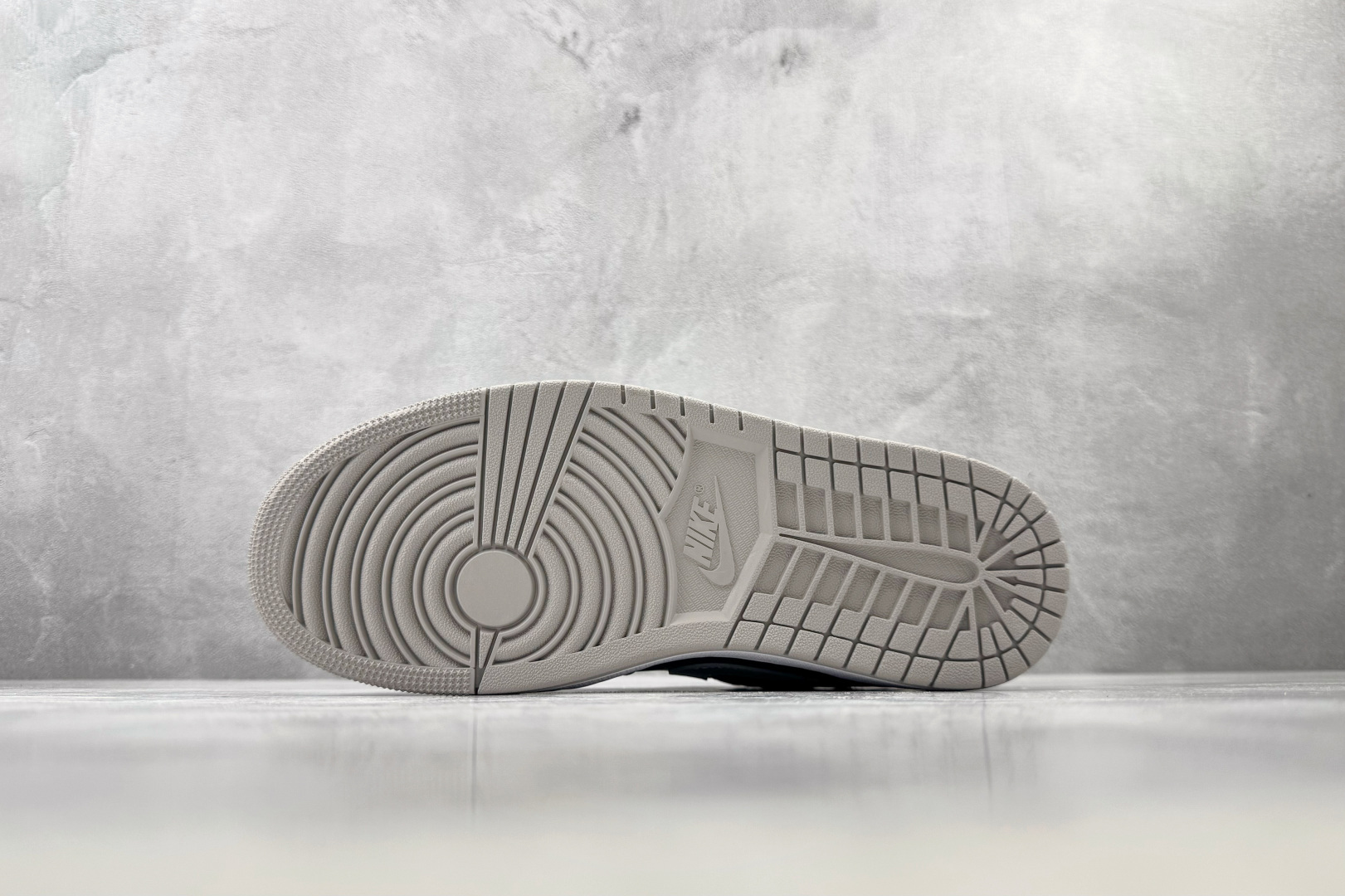 K版 综合版 Jordan Air Jordan 1 灰蓝 货号：-058 尺码：36 36.5 37.5 38 38.
