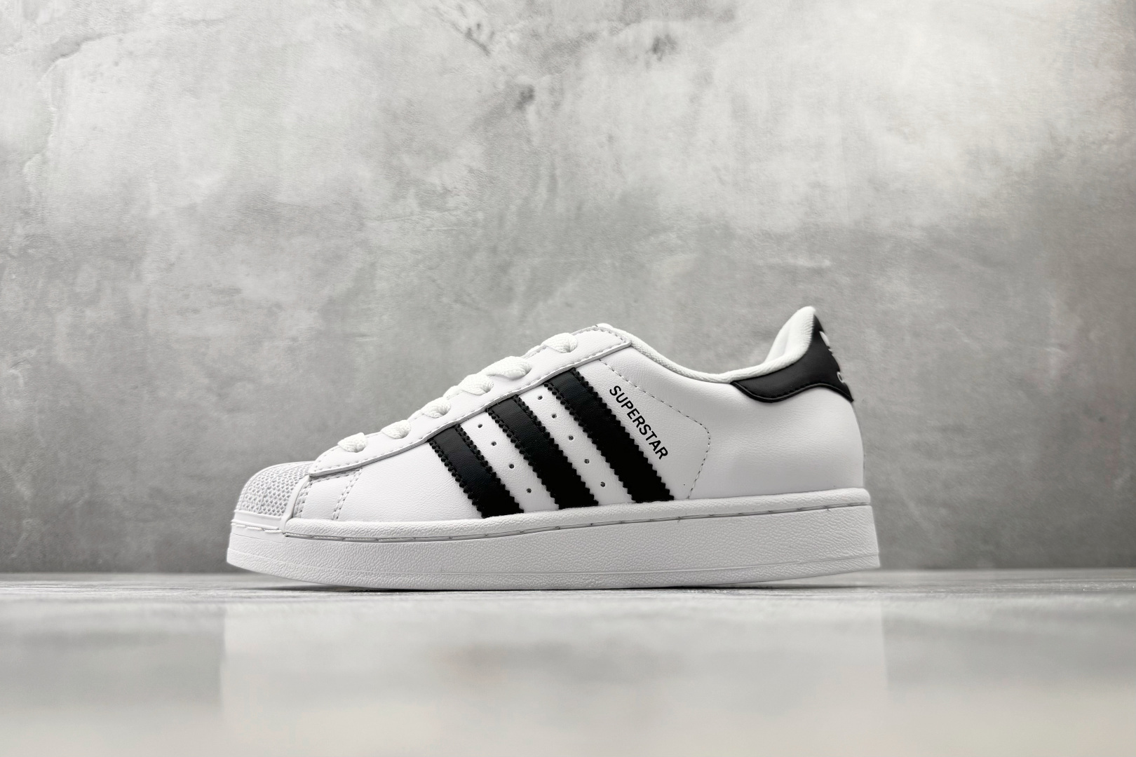 adidas originals Superstar 2 白色 货号：IH8659 尺码：35.5 36 36.5 37