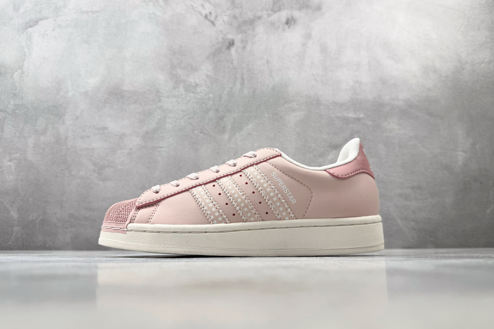 adidas originals Superstar 2 粉色 货号：KJ3968 尺码：35.5 36 36.5 37