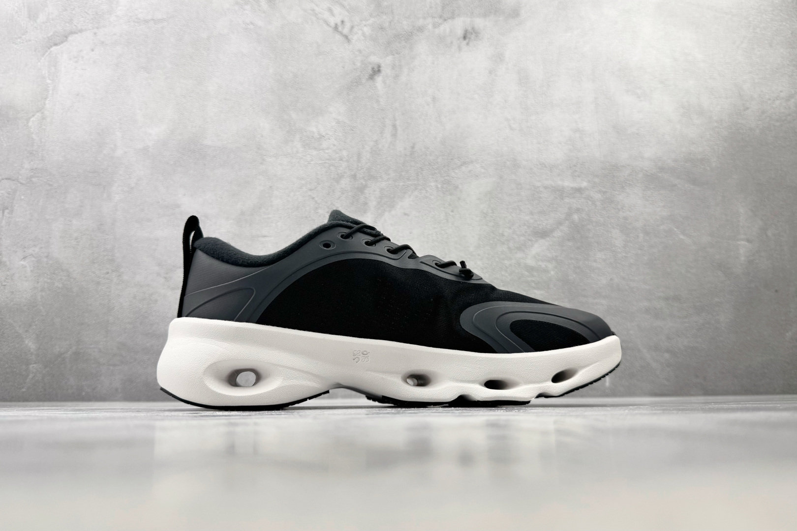 PK 全新工厂开发 LOEWE x On Cloudsolo 黑白 货号：3WF 尺码：36 36.5 37.5 38 