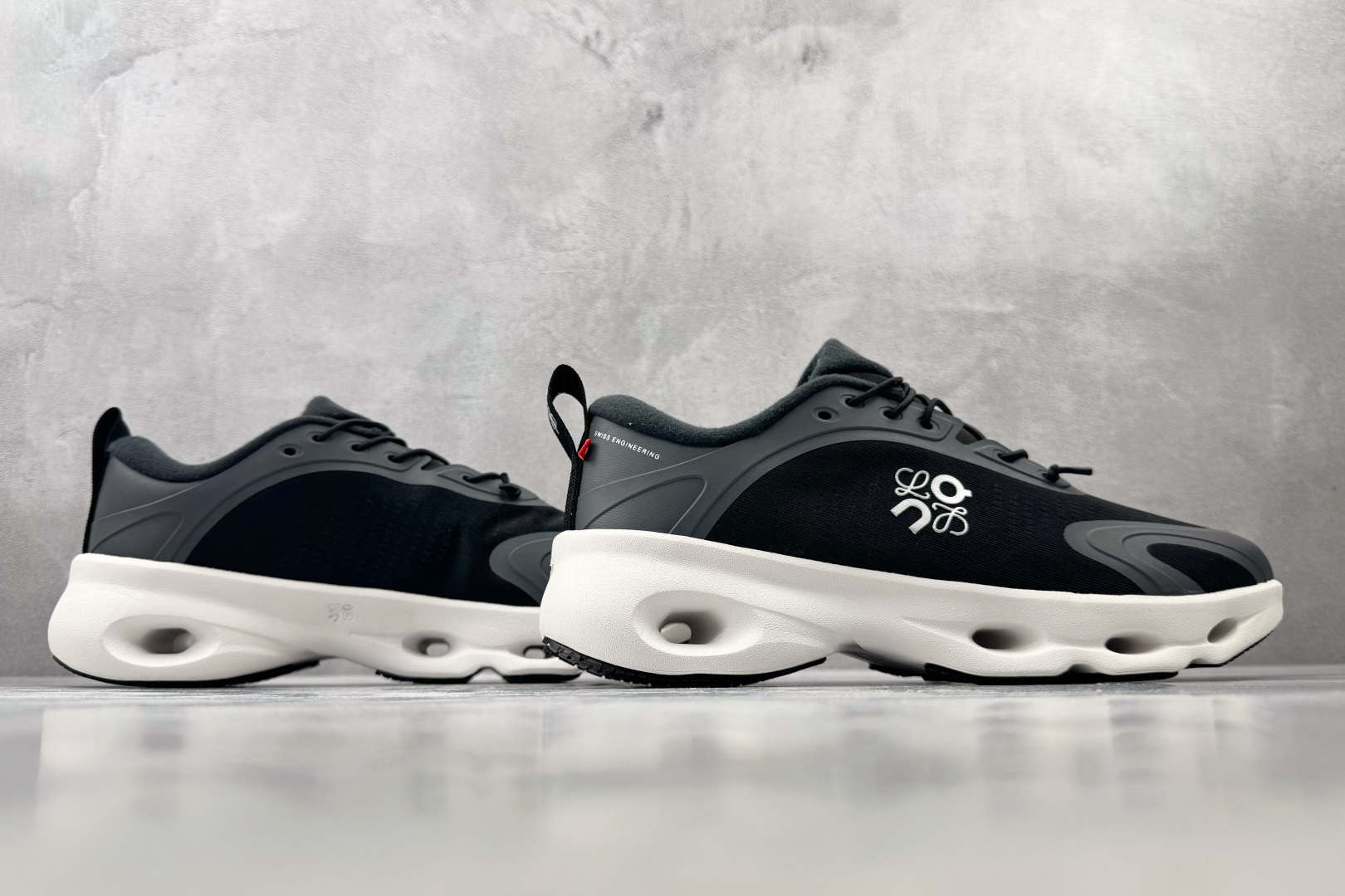 PK 全新工厂开发 LOEWE x On Cloudsolo 黑白 货号：3WF 尺码：36 36.5 37.5 38 