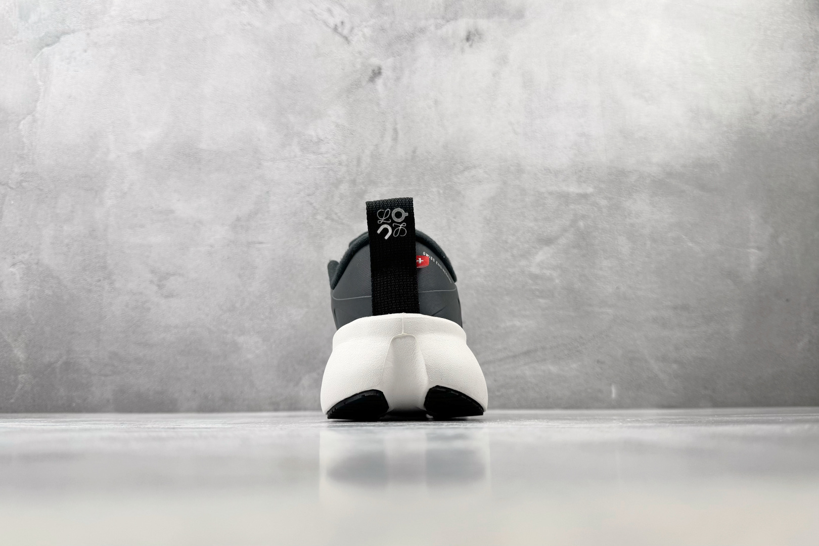 PK 全新工厂开发 LOEWE x On Cloudsolo 黑白 货号：3WF 尺码：36 36.5 37.5 38 