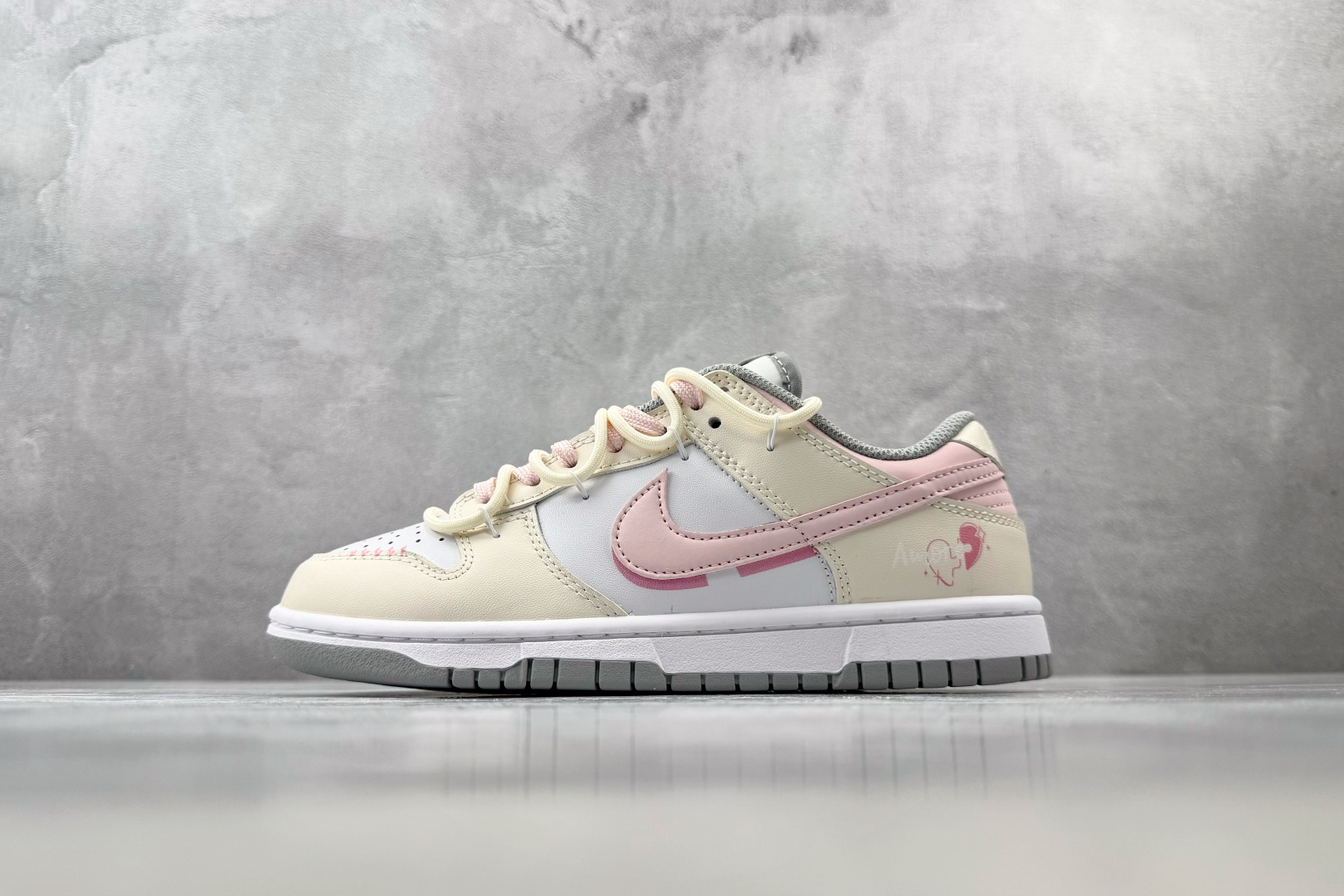 YC Nike Dunk 软糖心跳 黄白粉 货号:FB9108 123 尺码:40 40.5 41 42 42.5 43 YC Nike Dunk 软糖心跳 黄白粉 货号:FB9108 123 尺码:40 40.5 41 42 42.5 43