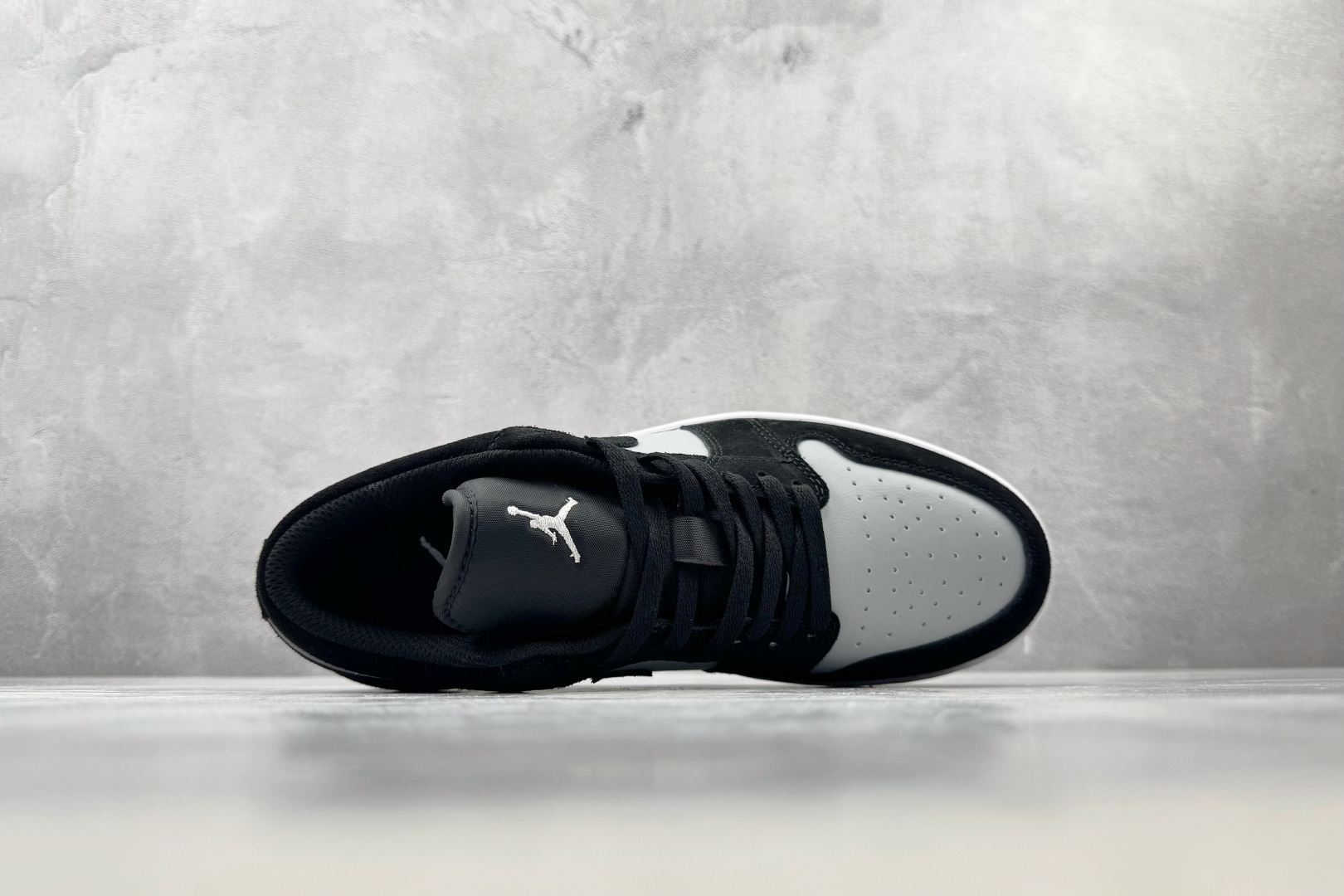 XC Jordan Air Jordan 1 黑灰 货号：-048 尺码：36 36.5 37.5 38 38.5 39