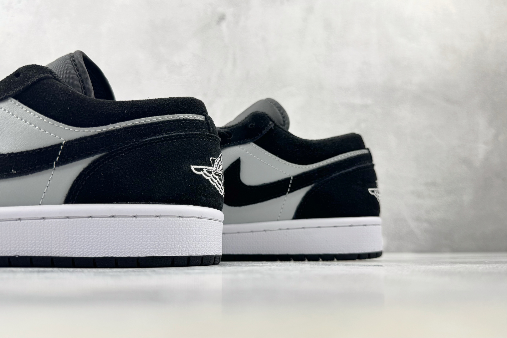 XC Jordan Air Jordan 1 黑灰 货号：-048 尺码：36 36.5 37.5 38 38.5 39