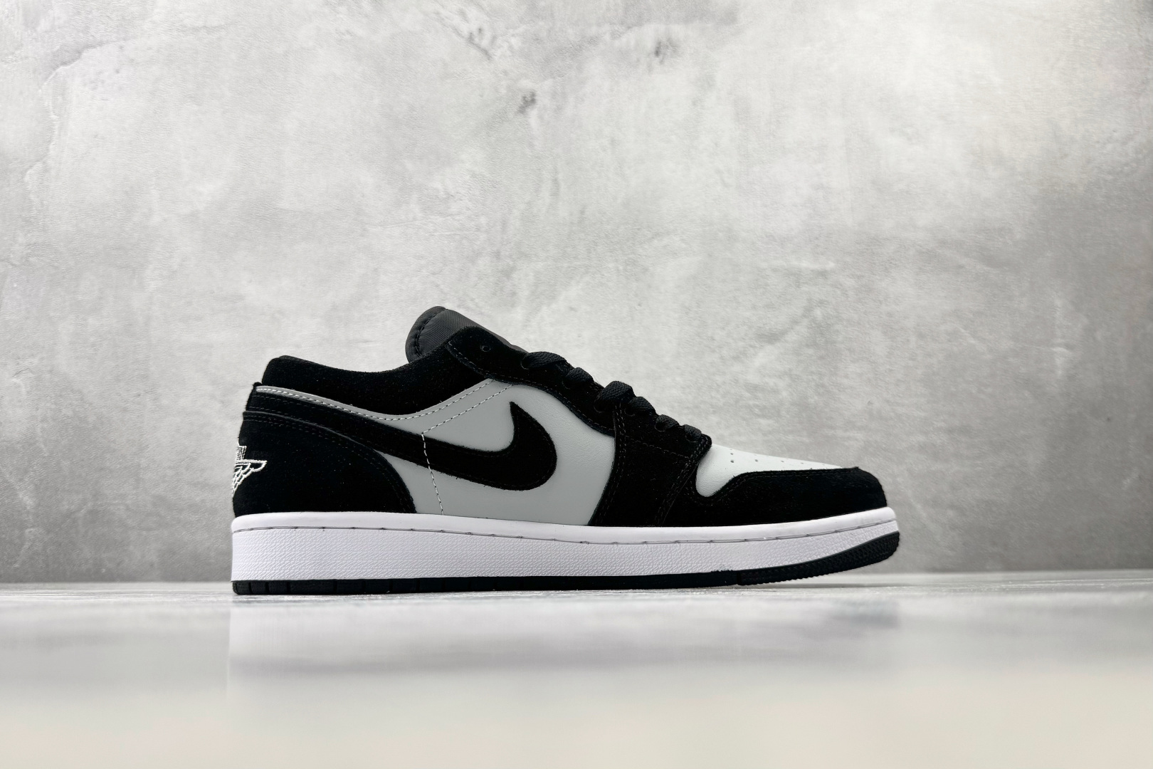 XC Jordan Air Jordan 1 黑灰 货号：-048 尺码：36 36.5 37.5 38 38.5 39