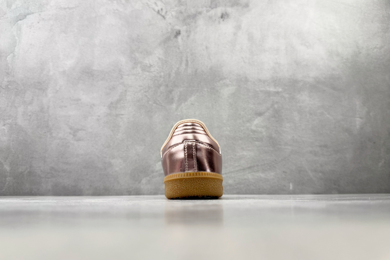 HX adidas originals Samba Jane 镭射粉 货号：HQ7708 尺码：35.5 36 36.5