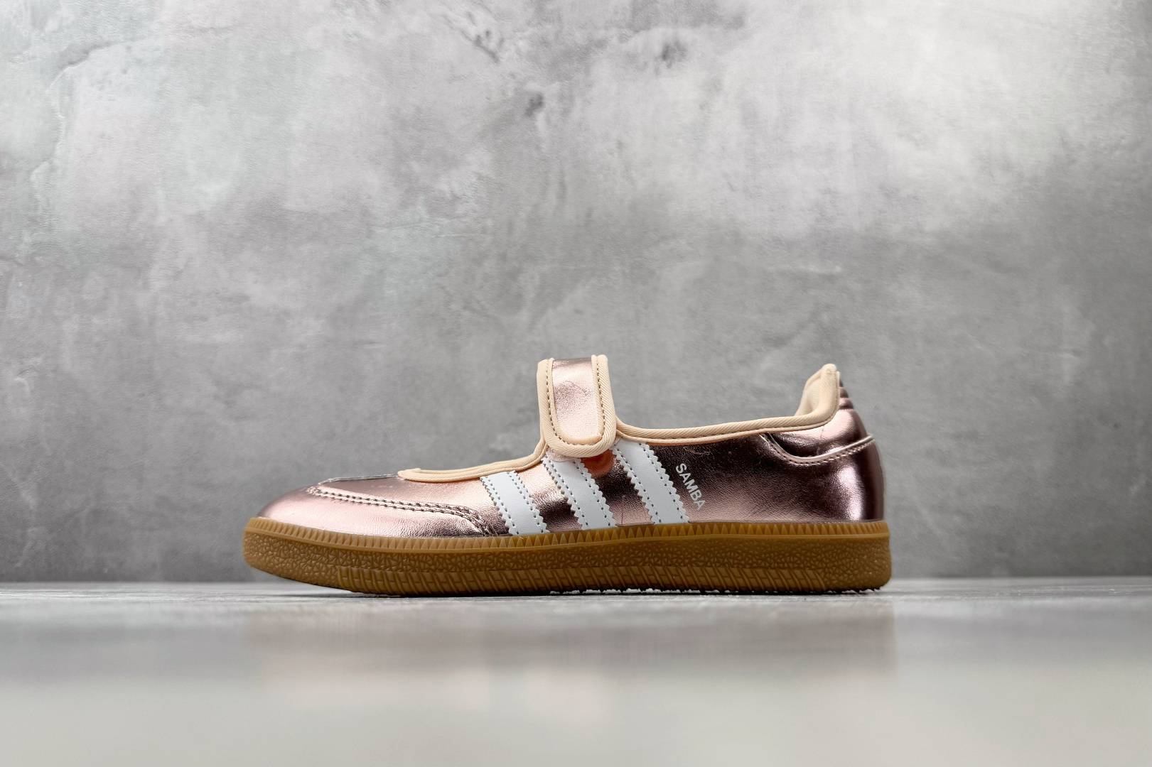 HX adidas originals Samba Jane 镭射粉 货号:HQ7708 尺码:35.5 36 36.5 HX adidas originals Samba Jane 镭射粉 货号:HQ7708 尺码:35.5 36 36.5
