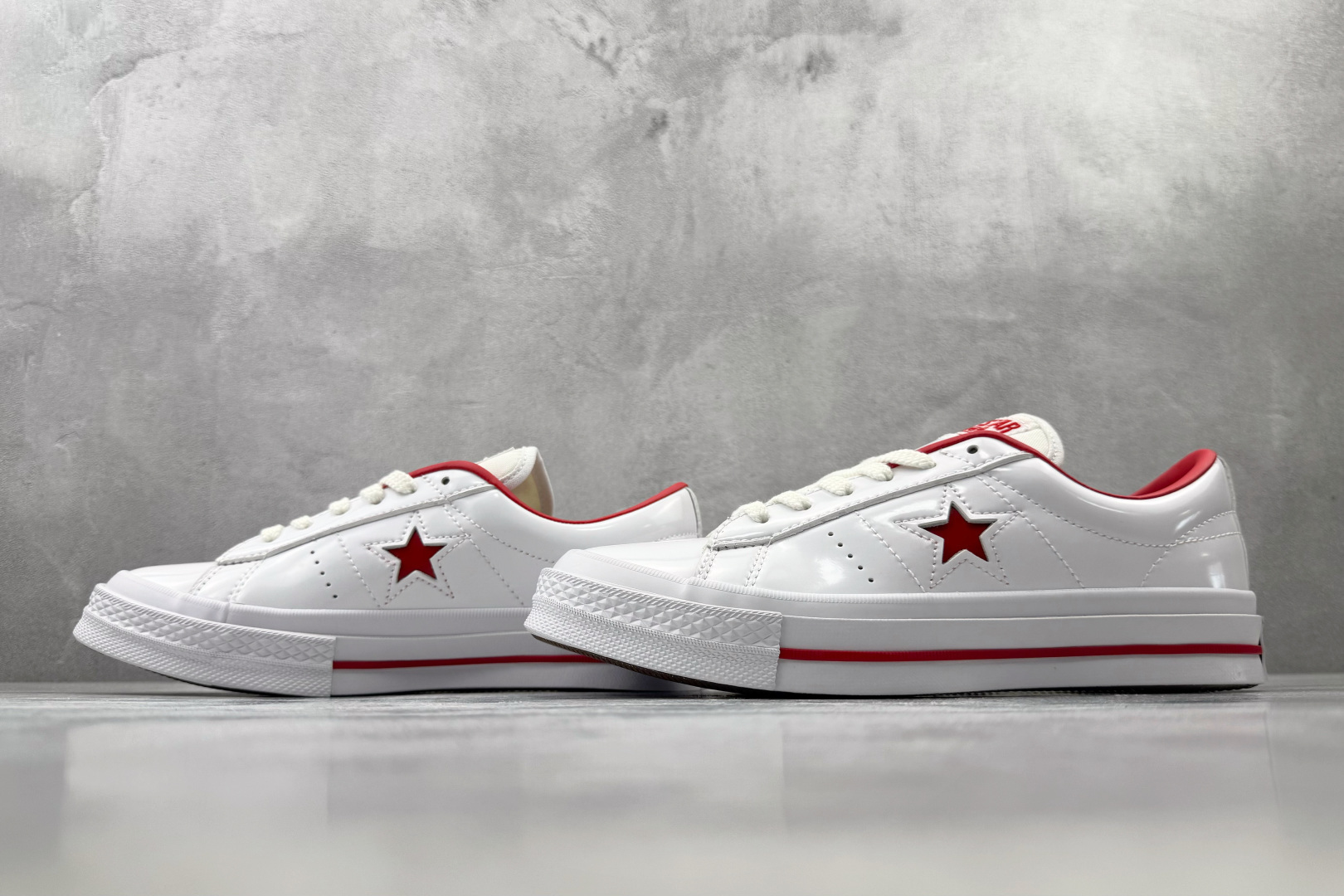 Converse One Star 白红色 • 星星贴片车缝针距统一 尖角走线圆润 不断线跳针 • 严格拉帮工艺鞋面不褶
