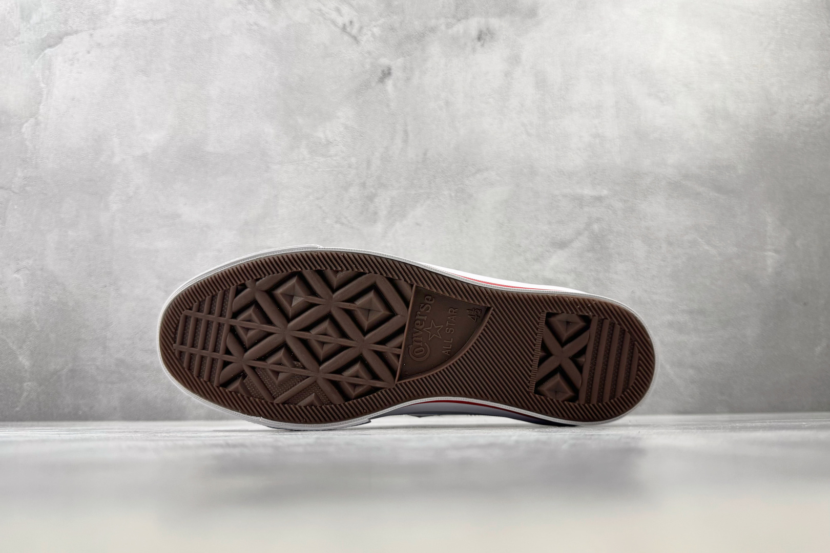 Converse One Star 白红色 • 星星贴片车缝针距统一 尖角走线圆润 不断线跳针 • 严格拉帮工艺鞋面不褶