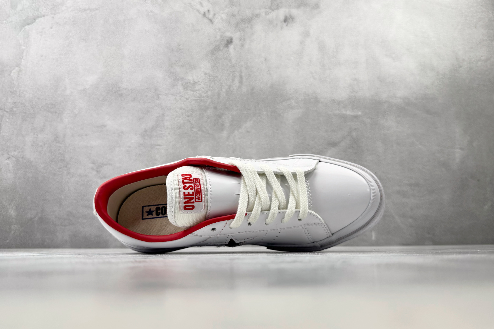 Converse One Star 白红色 • 星星贴片车缝针距统一 尖角走线圆润 不断线跳针 • 严格拉帮工艺鞋面不褶