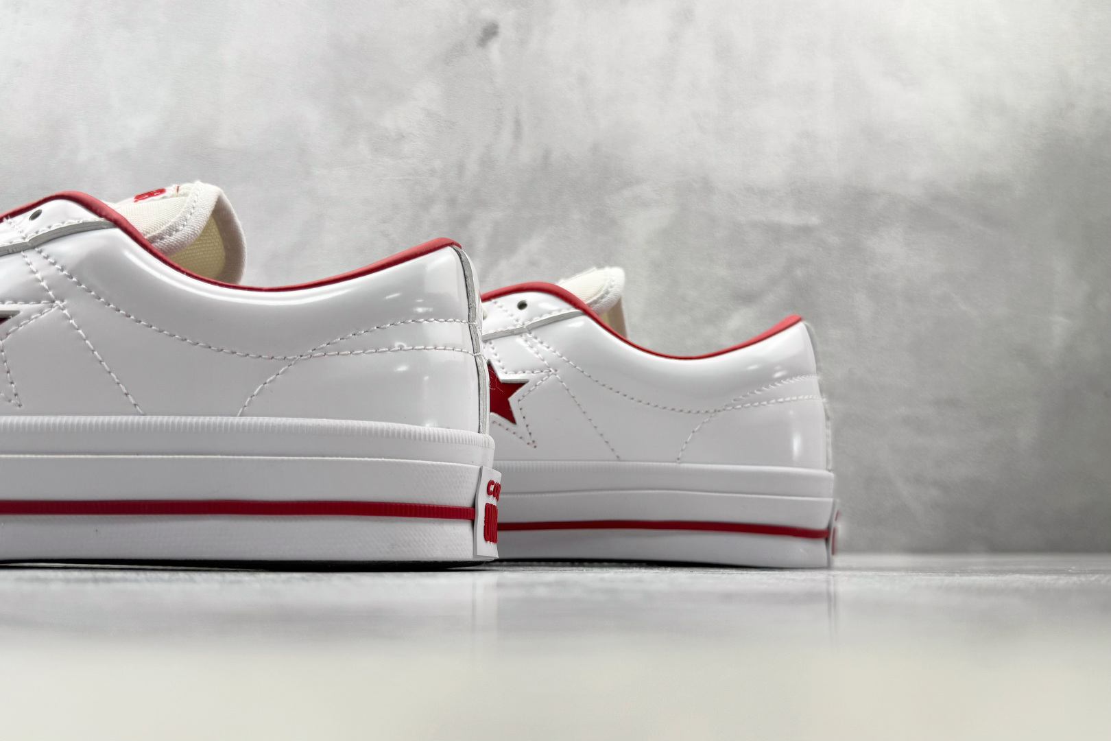 Converse One Star 白红色 • 星星贴片车缝针距统一 尖角走线圆润 不断线跳针 • 严格拉帮工艺鞋面不褶