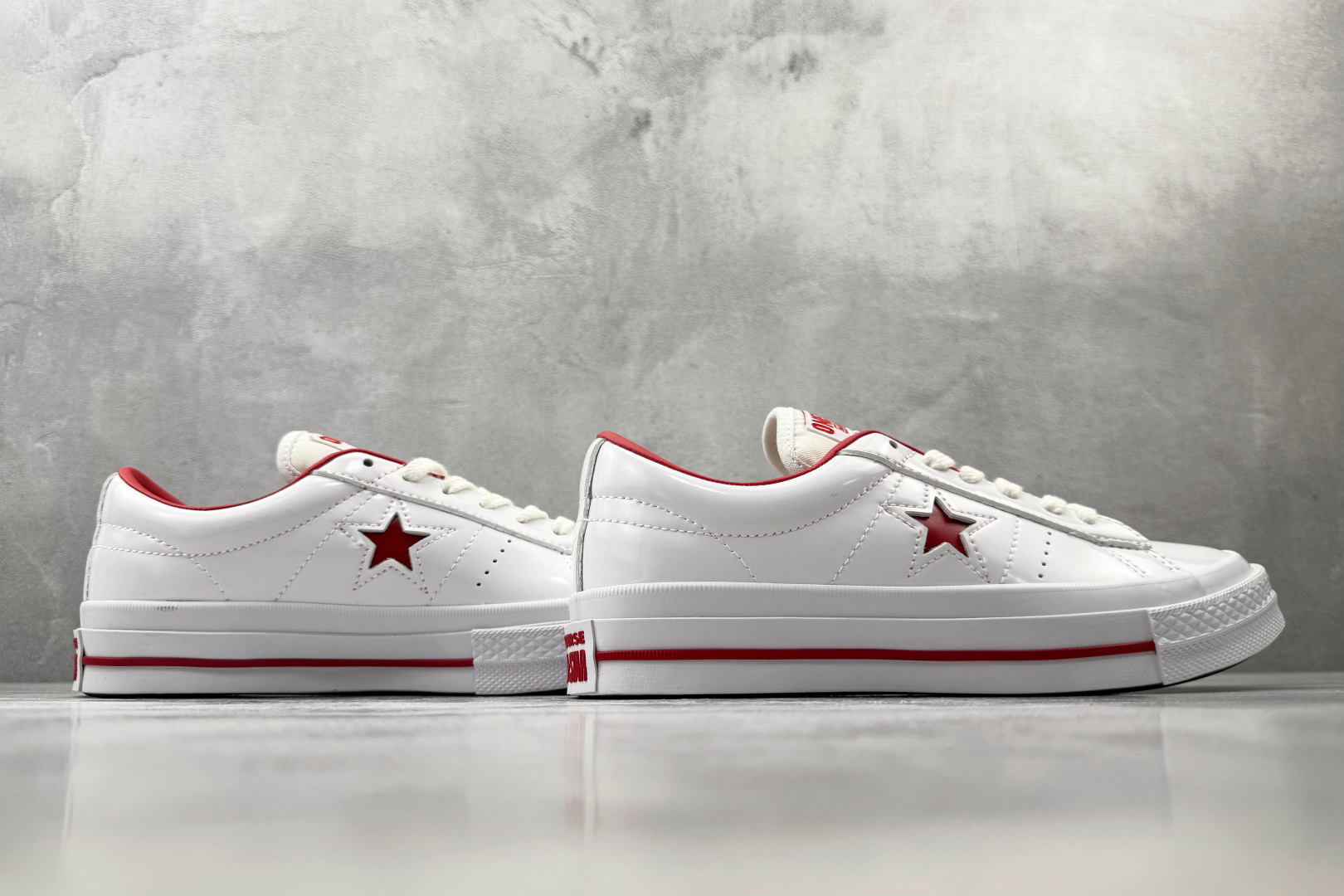 Converse One Star 白红色 • 星星贴片车缝针距统一 尖角走线圆润 不断线跳针 • 严格拉帮工艺鞋面不褶