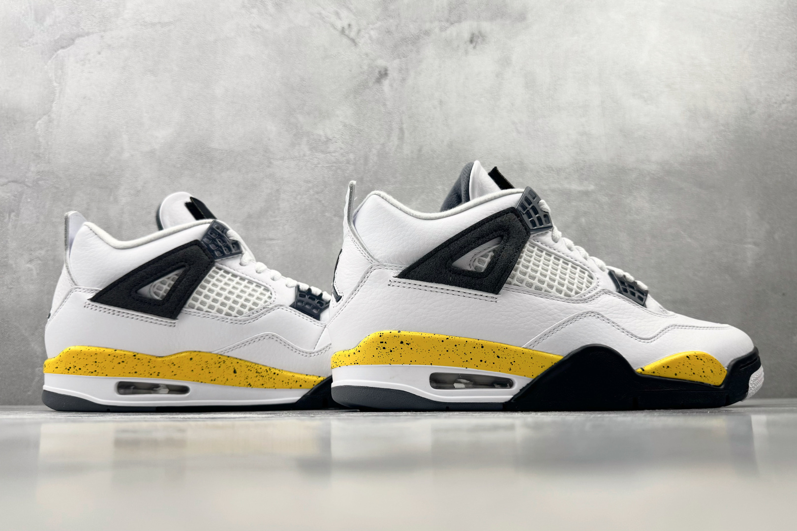 Y3 Jordan Air Jordan 4 Retro "Tour Yellow" 白色 货号：IO2463-102 