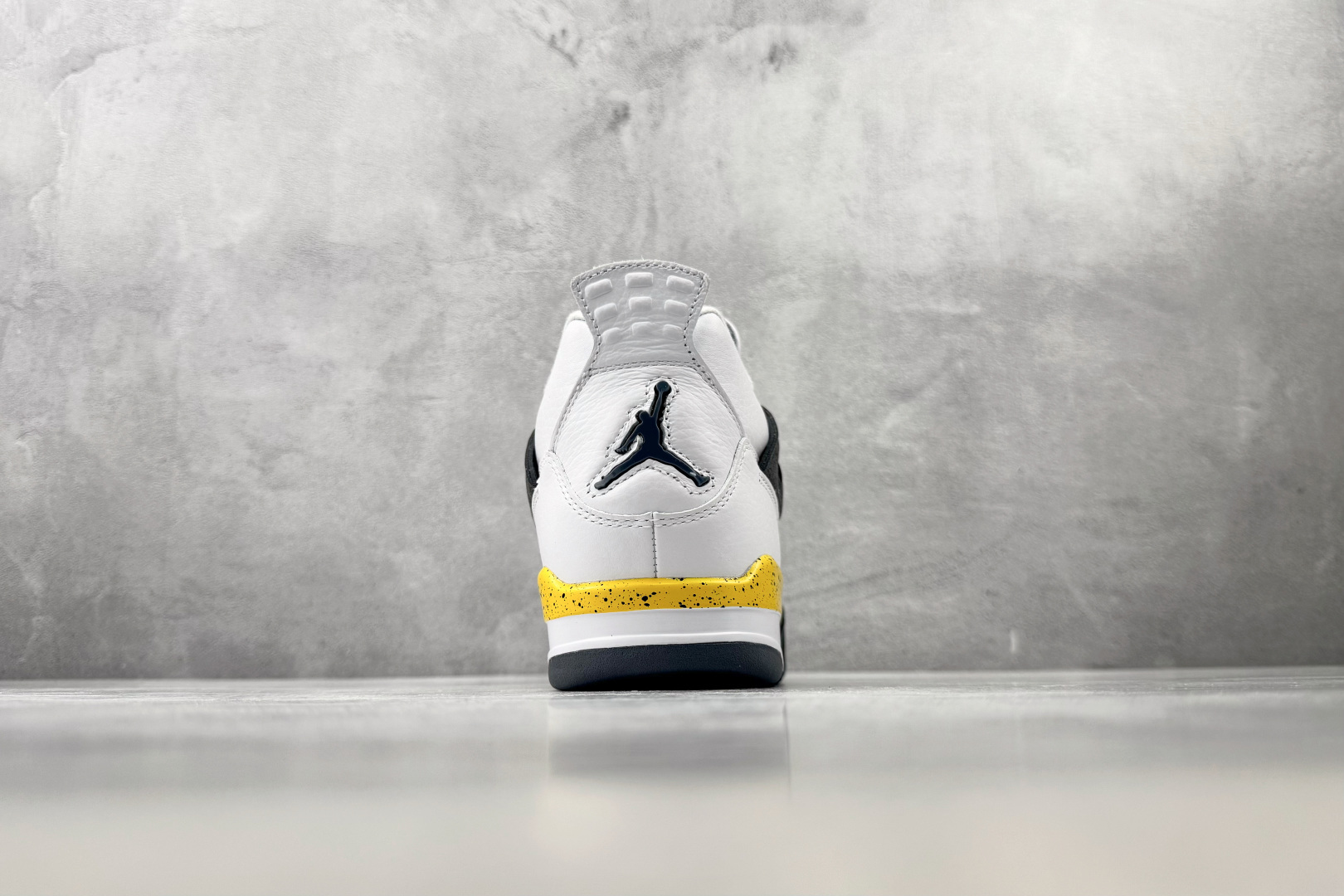 Y3 Jordan Air Jordan 4 Retro "Tour Yellow" 白色 货号：IO2463-102 
