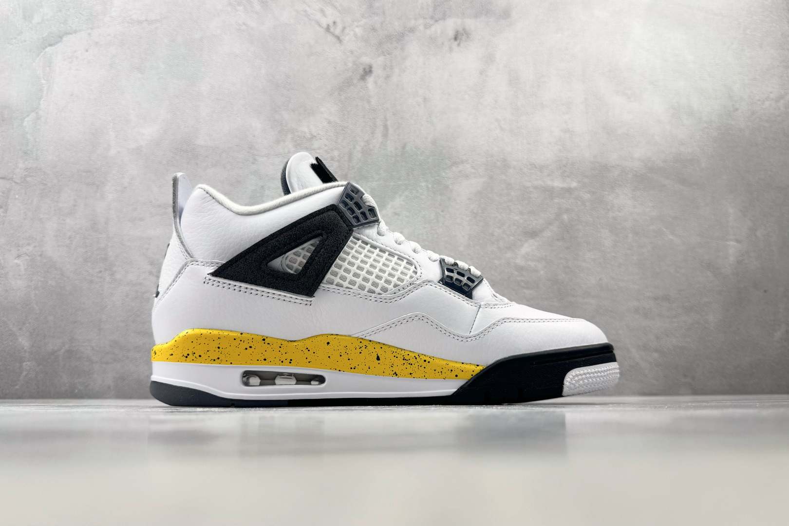 Y3 Jordan Air Jordan 4 Retro "Tour Yellow" 白色 货号：IO2463-102 