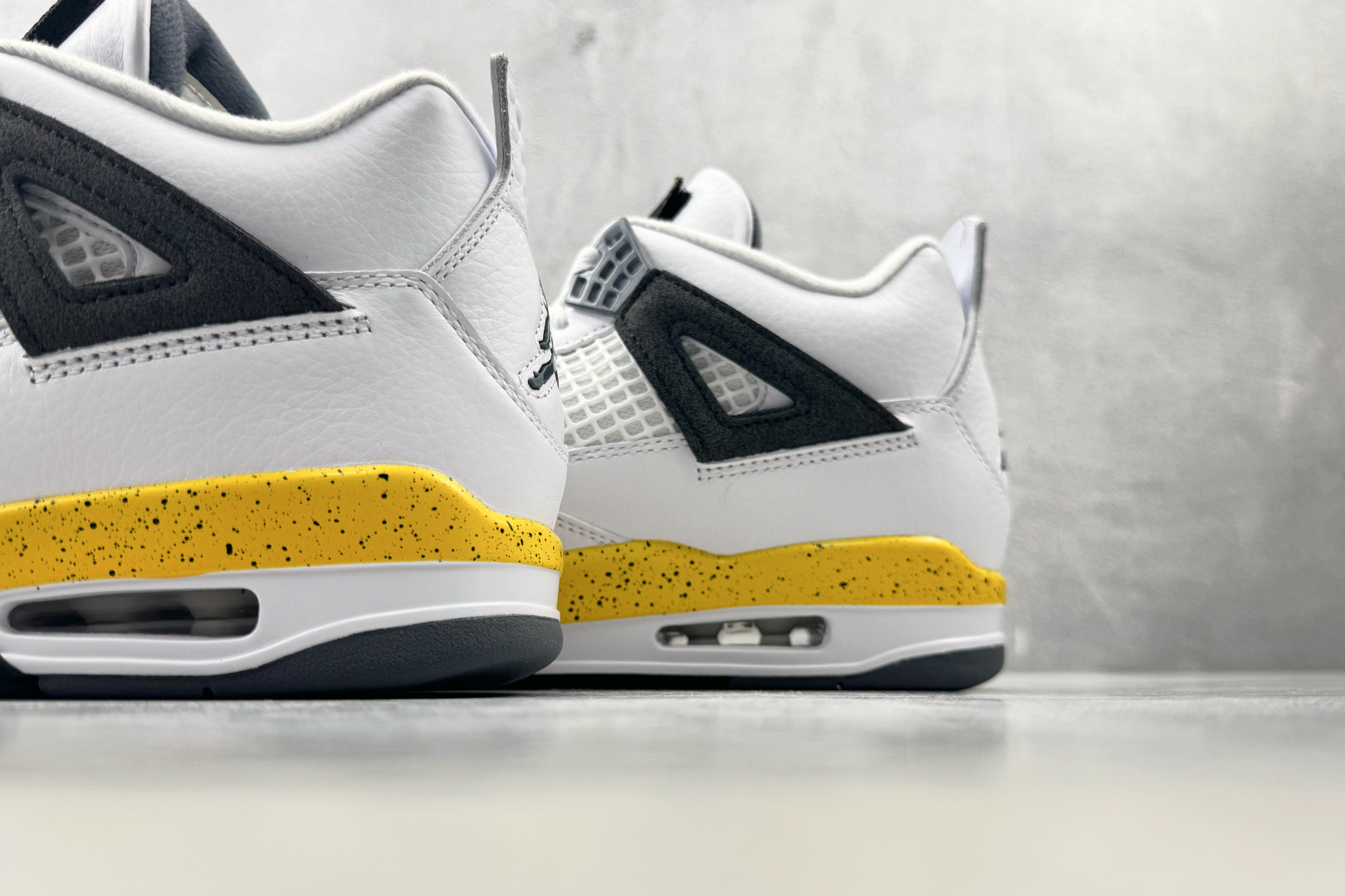 Y3 Jordan Air Jordan 4 Retro "Tour Yellow" 白色 货号：IO2463-102 