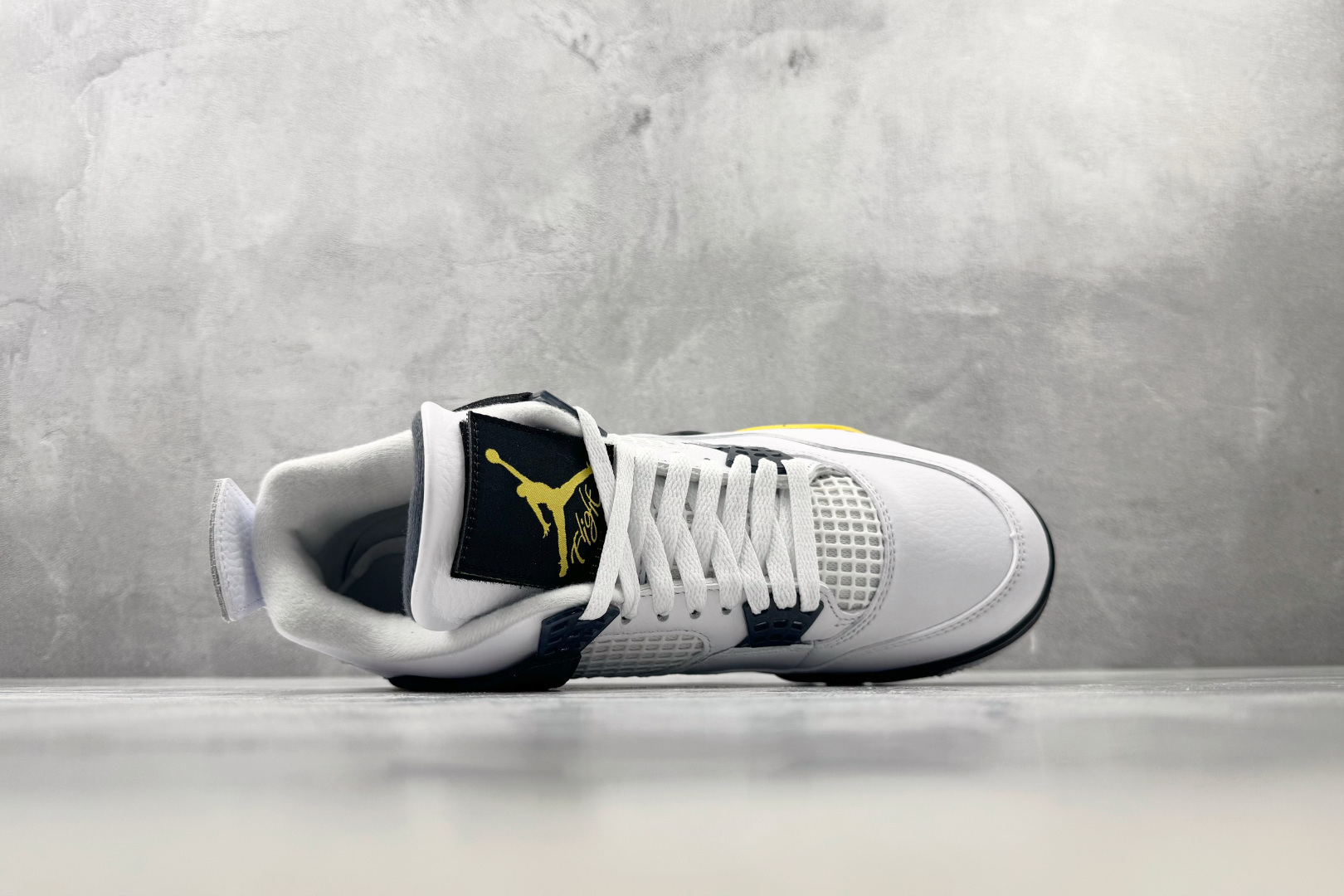 Y3 Jordan Air Jordan 4 Retro "Tour Yellow" 白色 货号：IO2463-102 