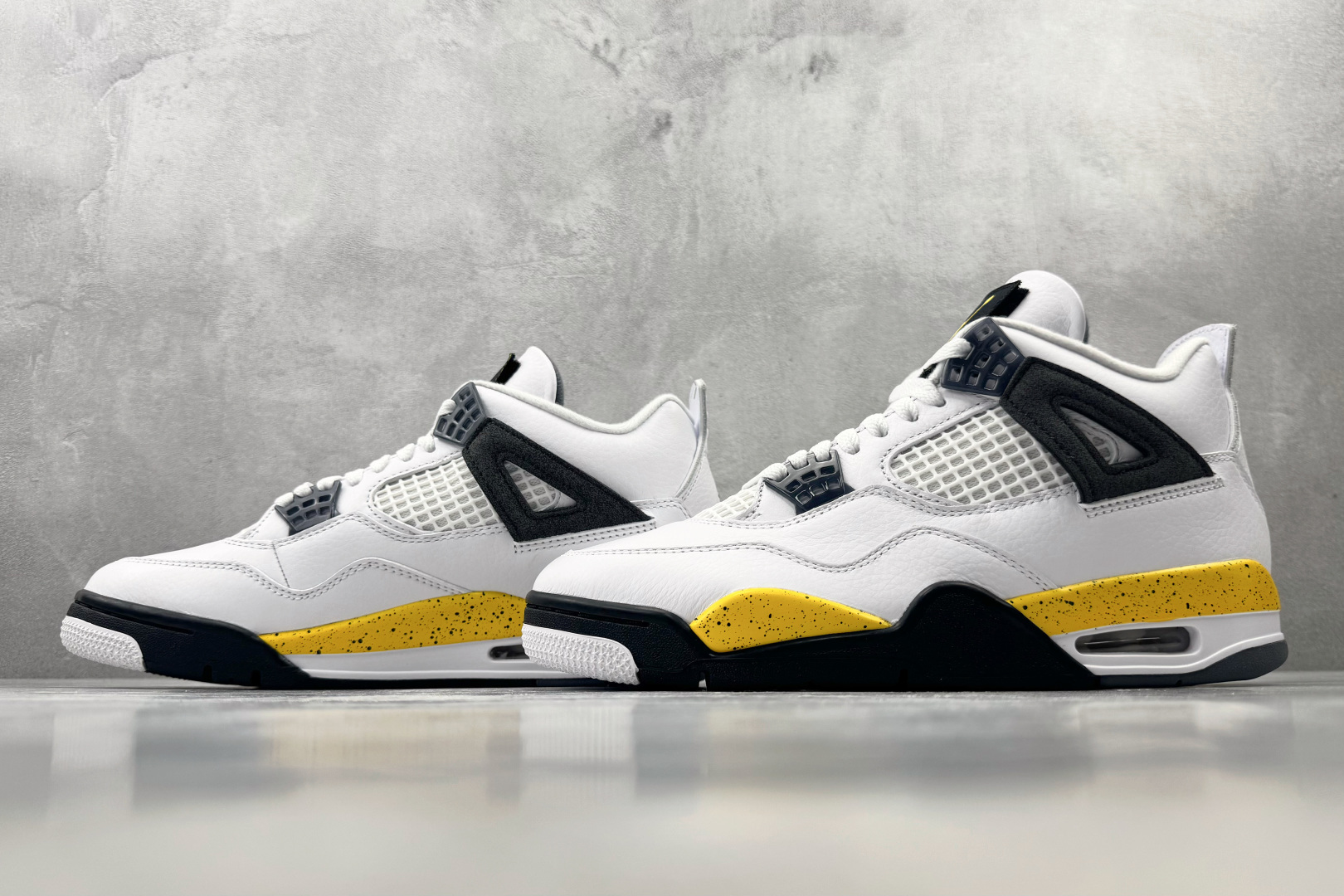 Y3 Jordan Air Jordan 4 Retro "Tour Yellow" 白色 货号：IO2463-102 