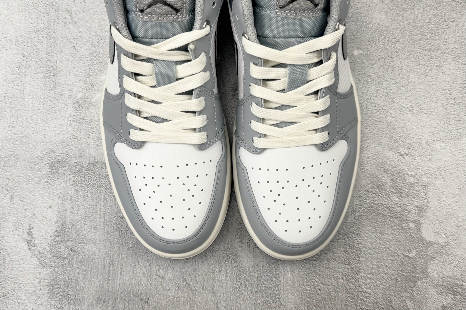 XC Jordan Air Jordan 1 白银蓝 货号：IX5003 101 尺码：36 36.5 37.5 38 