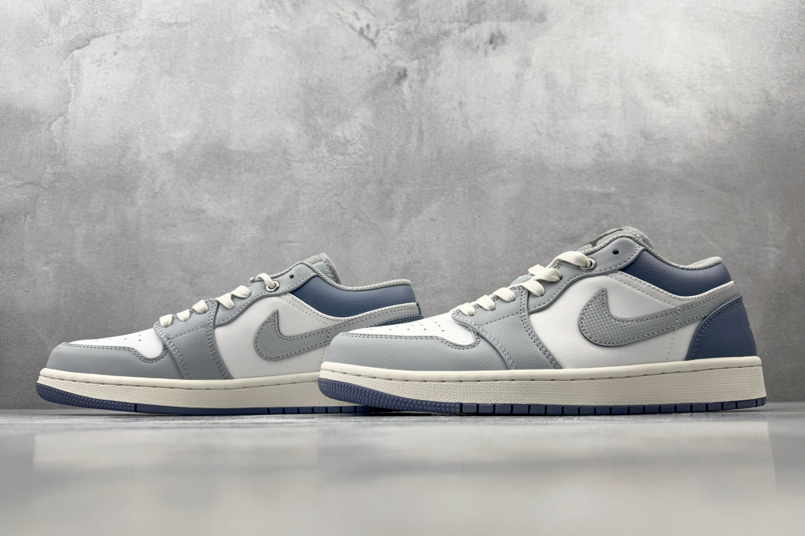 XC Jordan Air Jordan 1 白银蓝 货号：IX5003 101 尺码：36 36.5 37.5 38 