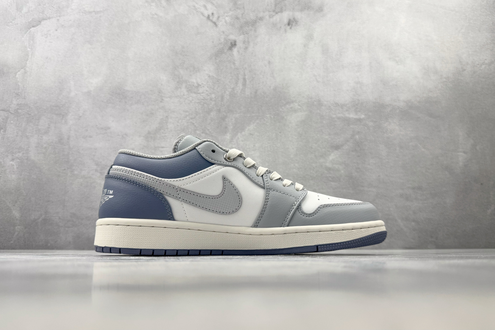 XC Jordan Air Jordan 1 白银蓝 货号：IX5003 101 尺码：36 36.5 37.5 38 