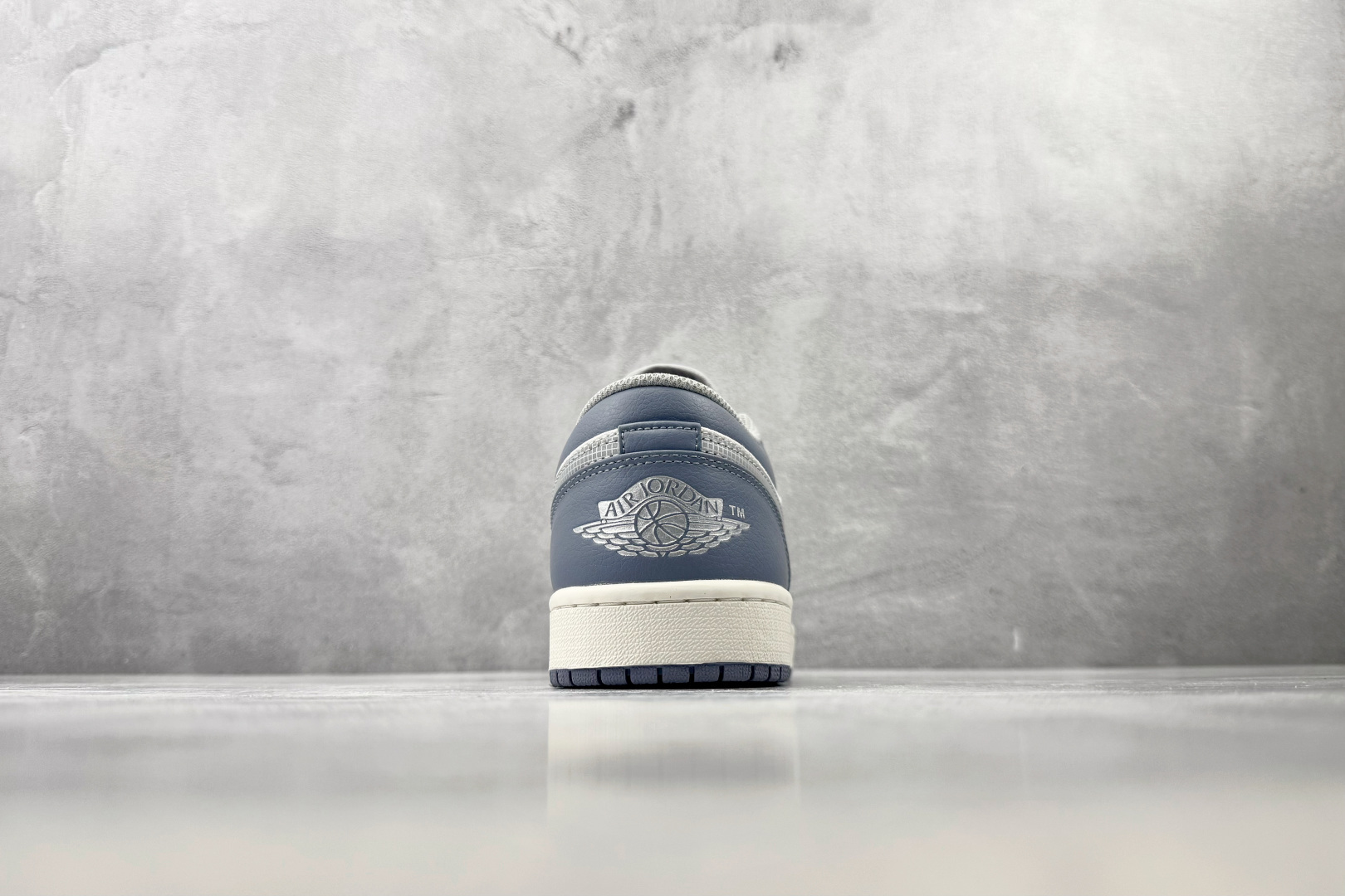 XC Jordan Air Jordan 1 白银蓝 货号：IX5003 101 尺码：36 36.5 37.5 38 