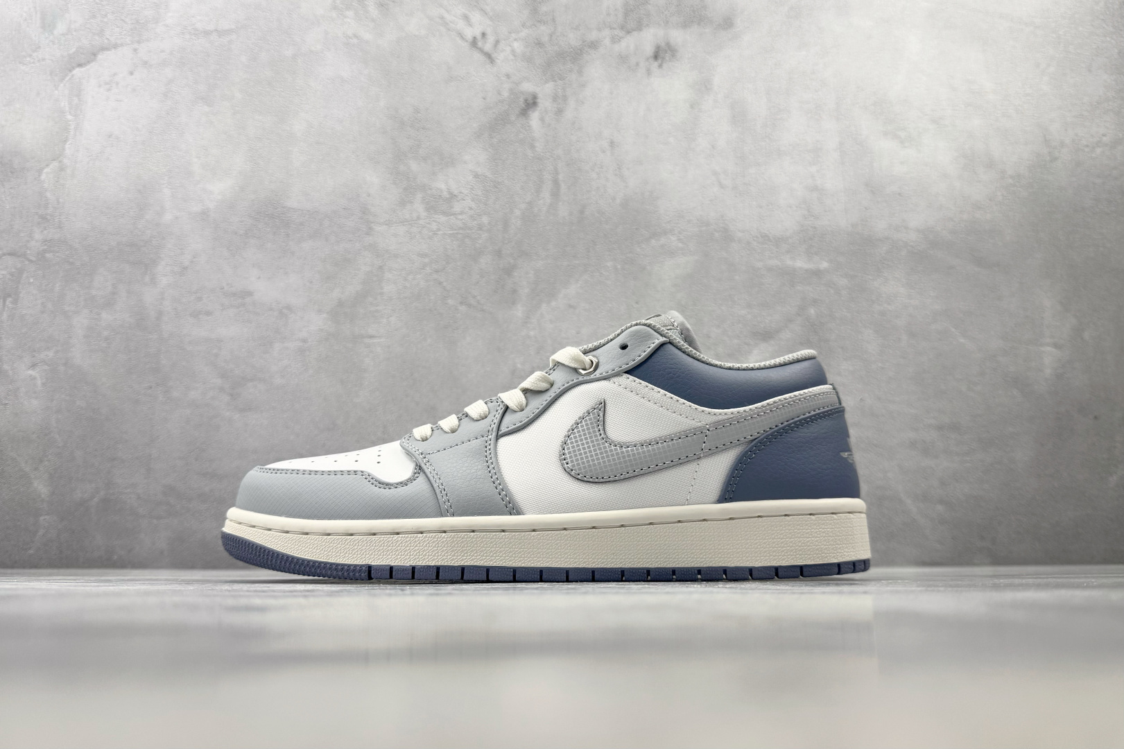 XC Jordan Air Jordan 1 白银蓝 货号：IX5003 101 尺码：36 36.5 37.5 38 